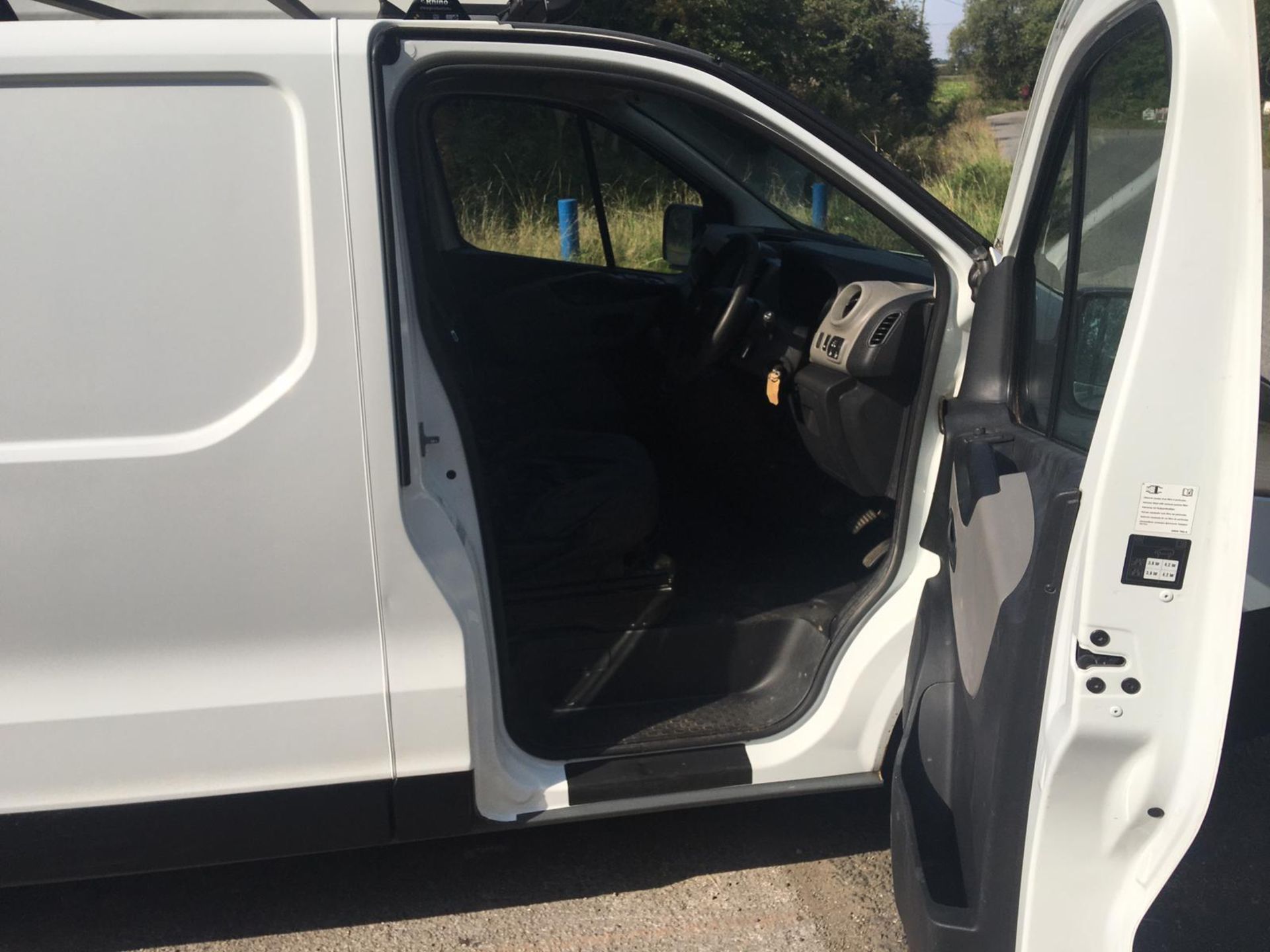 2016/16 REG RENAULT TRAFIC LL29 BUSINESS ENERGY D 1.6 DIESEL PANEL VAN, SHOWING 2 FORMER KEEPERS - Image 13 of 23