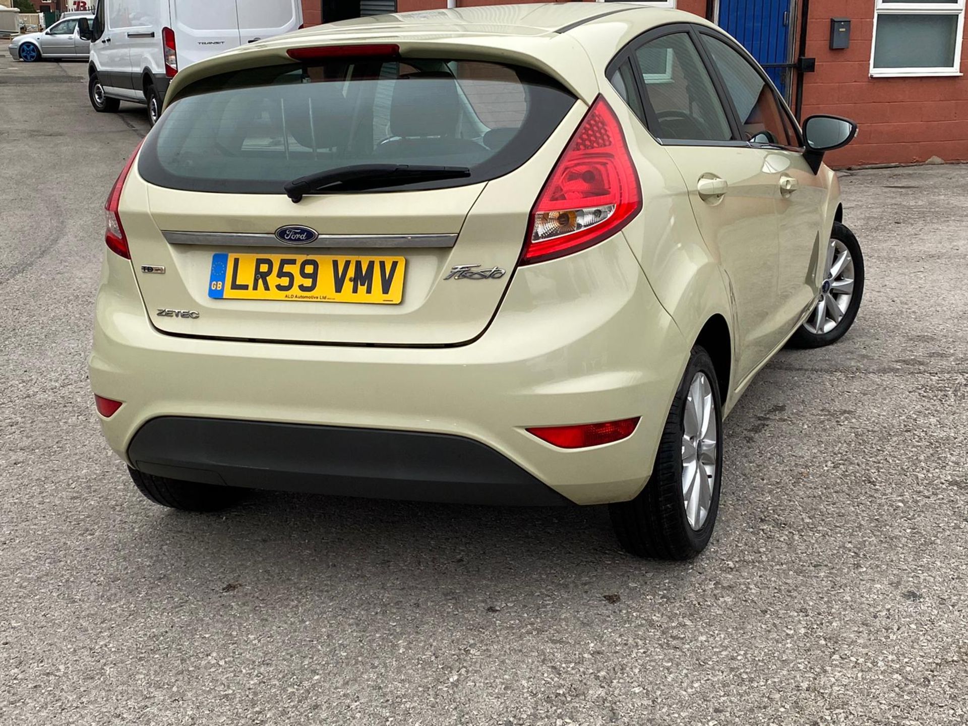 2009/59 REG FORD FIESTA ZETEC 68 TDCI 1.4 DIESEL 5 DOOR HATCHBACK, SHOWING 4 FORMER KEEPERS *NO VAT* - Image 4 of 9