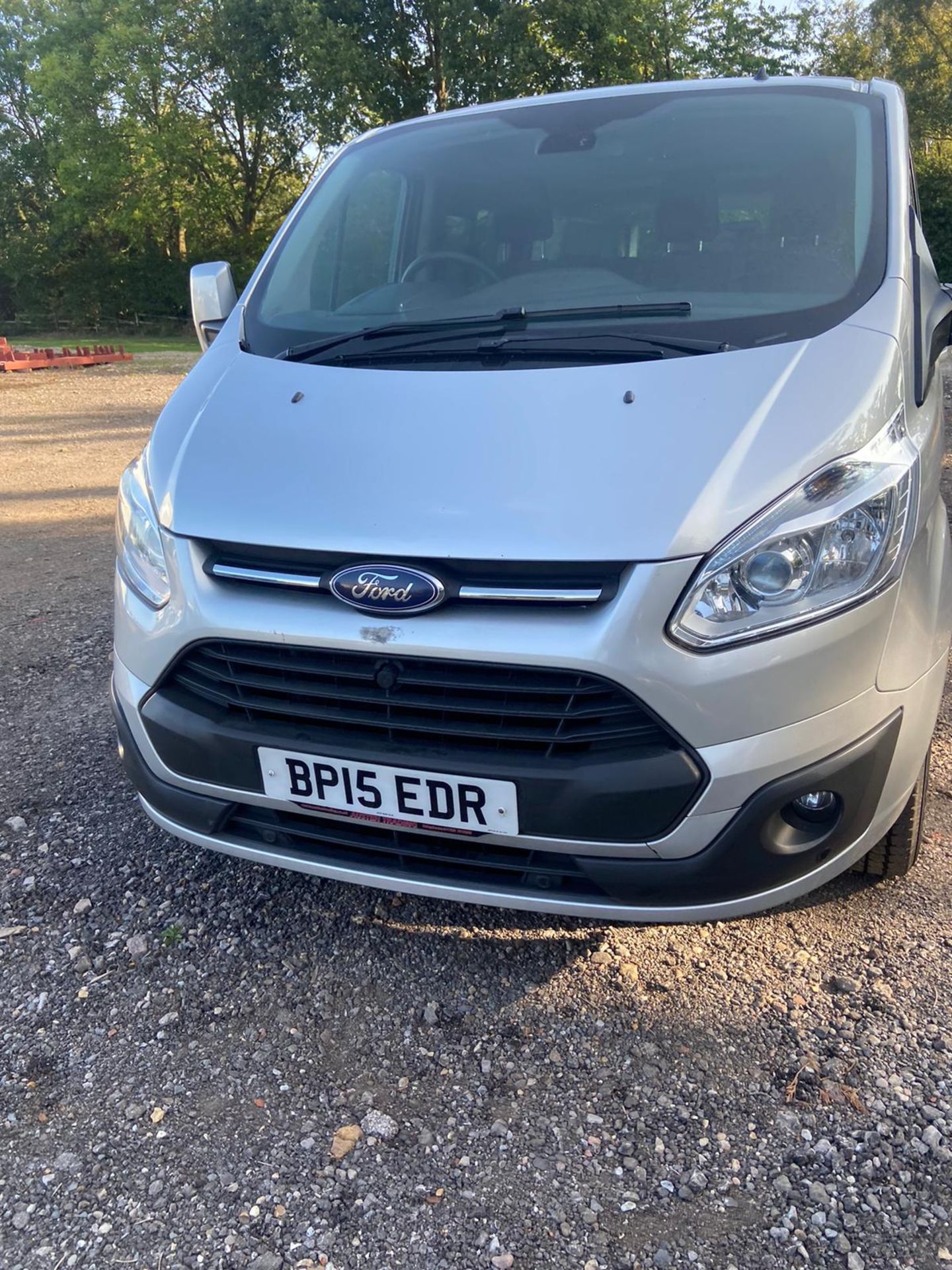 2015/15 REG FORD TOURNEO CUSTOM 300 LTD ECO-TECH 2.2 DIESEL SILVER MINIBUS, SHOWING 1 FORMER KEEPER - Image 2 of 13