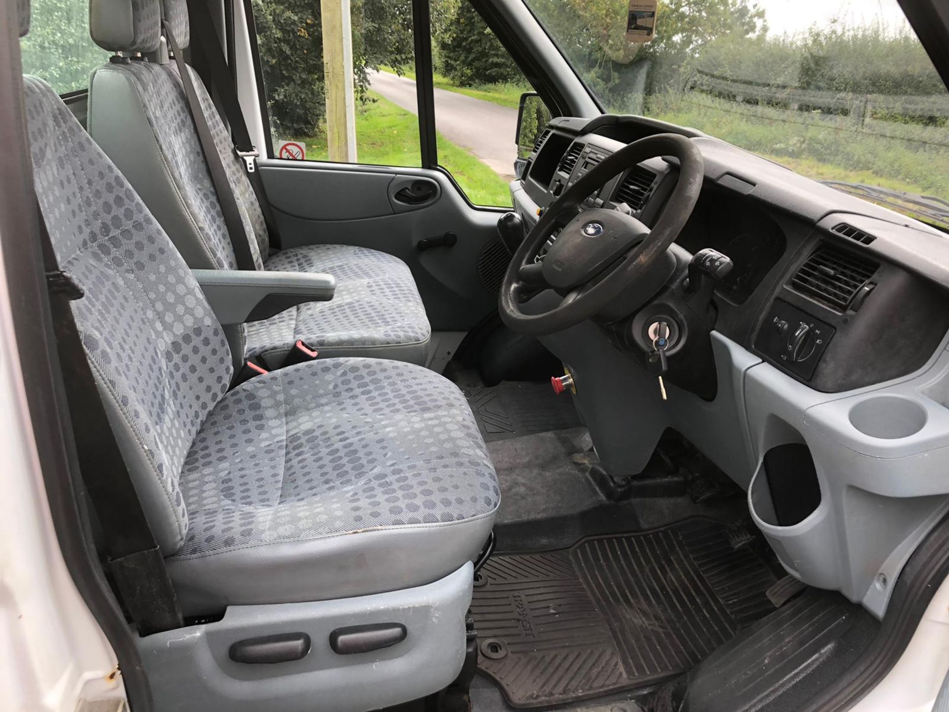 2007/57 REG FORD TRANSIT 100 T350M RWD 2.4 DIESEL DROPSIDE VAN, SHOWING 1 FORMER KEEPER *PLUS VAT* - Image 9 of 13