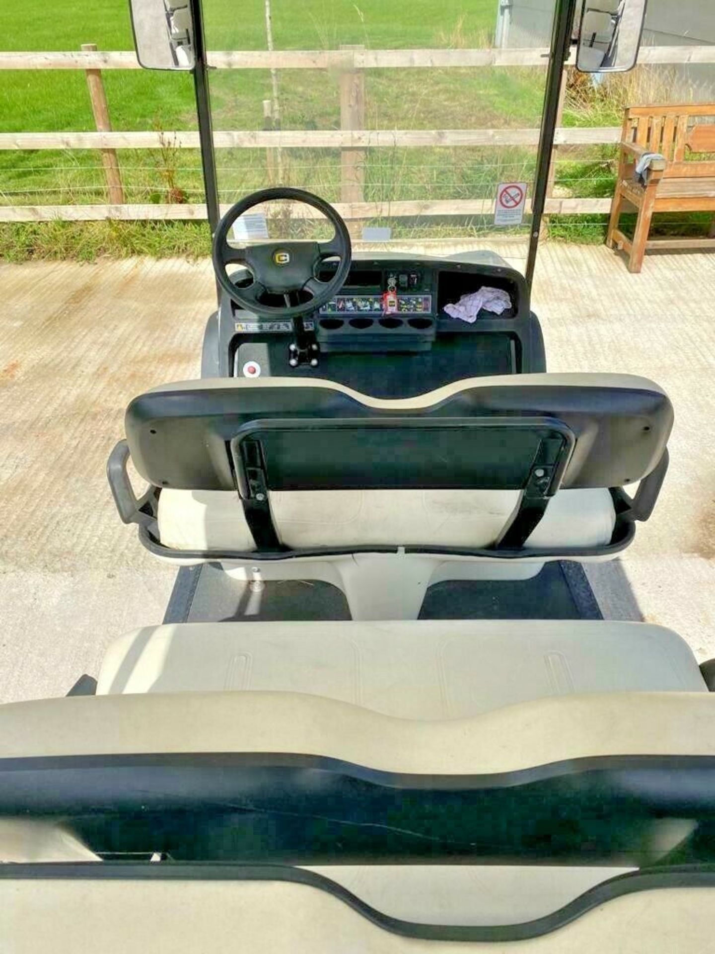 CUSHMAN 6 SEATER GOLF BUGGY, ELECTRIC, YEAR 2016, CUSHMAN SHUTTLE 6, VERY LITTLE USE FULL SUN CANOPY - Image 4 of 6