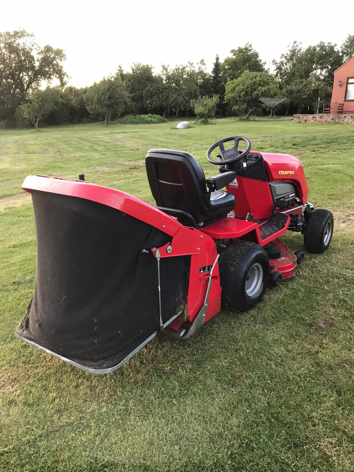 COUNTAX C600H 4WD RIDE ON LAWN MOWER, RUNS, DRIVES AND CUTS, CLEAN MACHINE, GREAT CONDITON *NO VAT* - Image 3 of 6