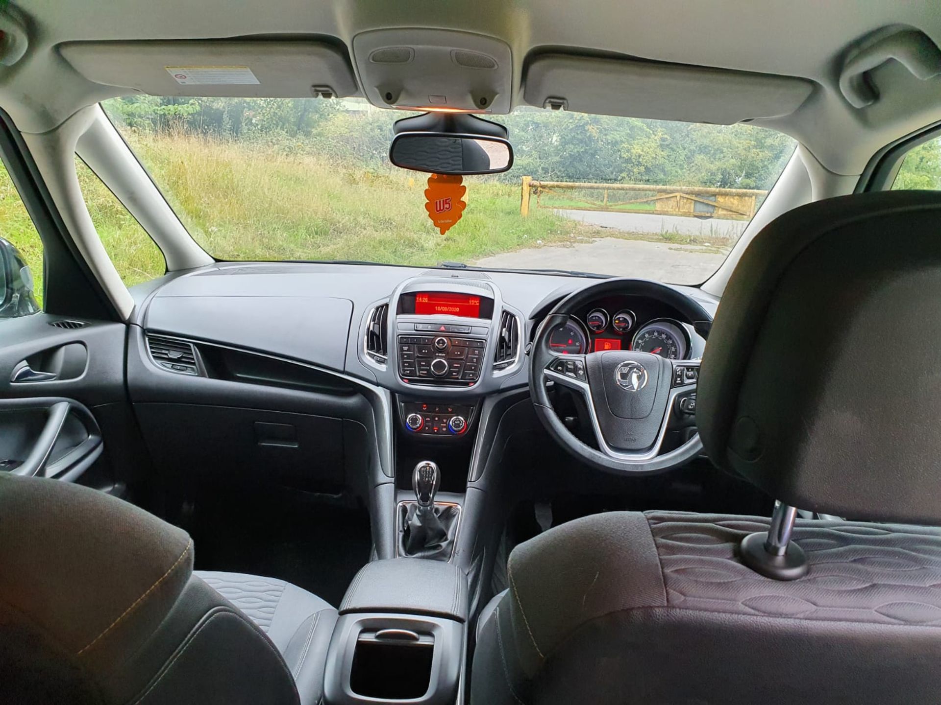 2013/63 REG VAUXHALL ZAFIRA TOURER SE CDTI 2.0 DIESEL SILVER MPV 7 SEATS, SHOWING 4 FORMER KEEPERS - Image 13 of 24