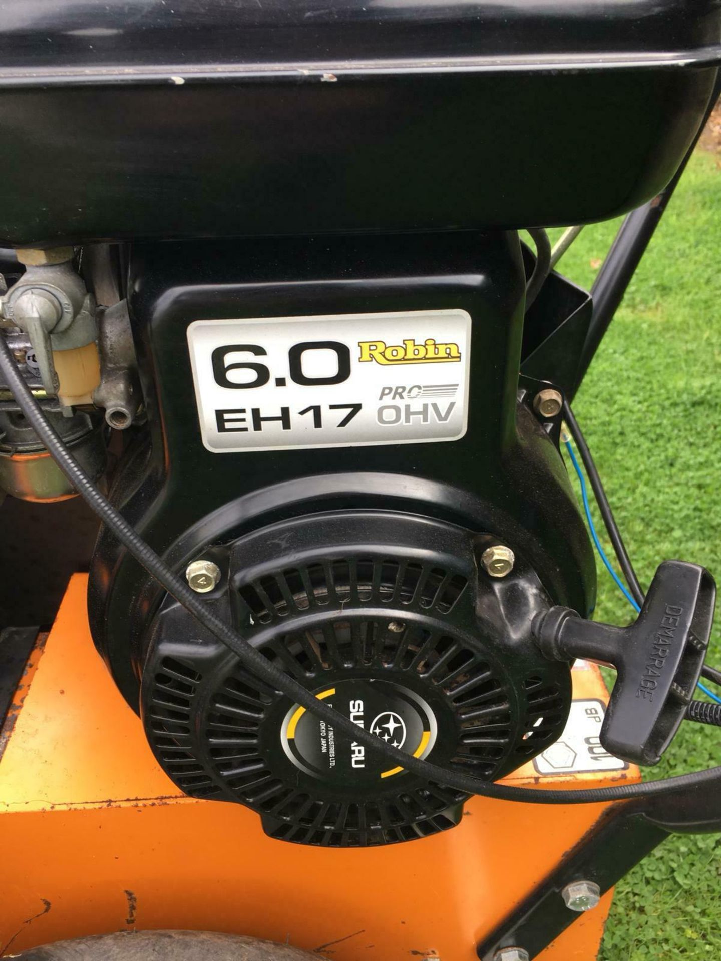 SISIS SELF PROPELLED SCARIFIER COMPLETE WITH GRASS BOX AUTO ROTORAKE *PLUS VAT* - Image 5 of 9