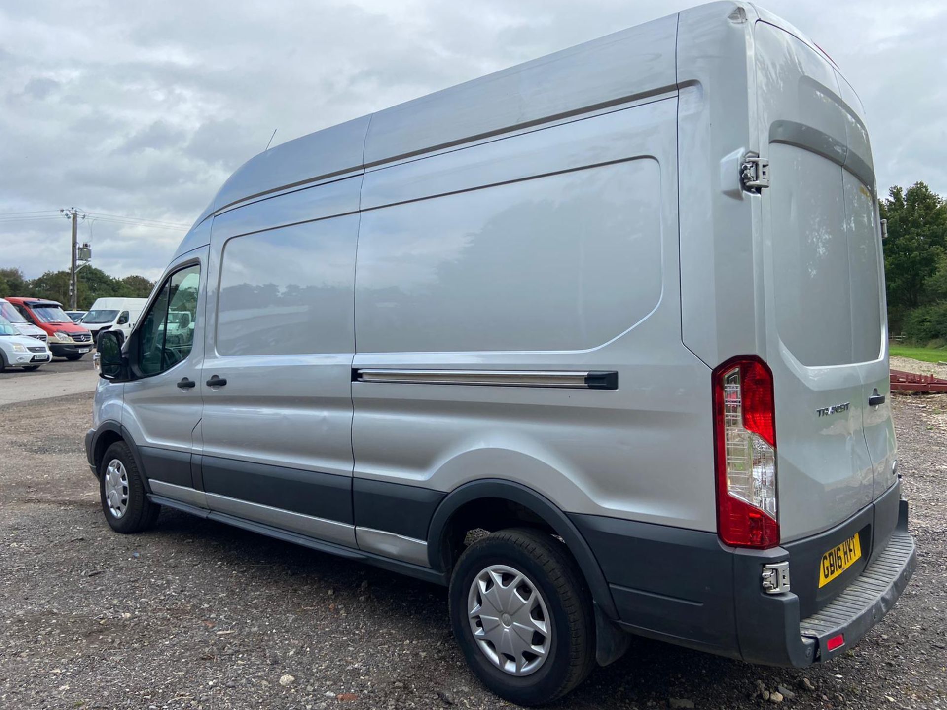 2016/16 REG FORD TRANSIT 350 TREND 2.2 DIESEL SILVER PANEL VAN, SHOWING 0 FORMER KEEPERS *NO VAT* - Image 4 of 10