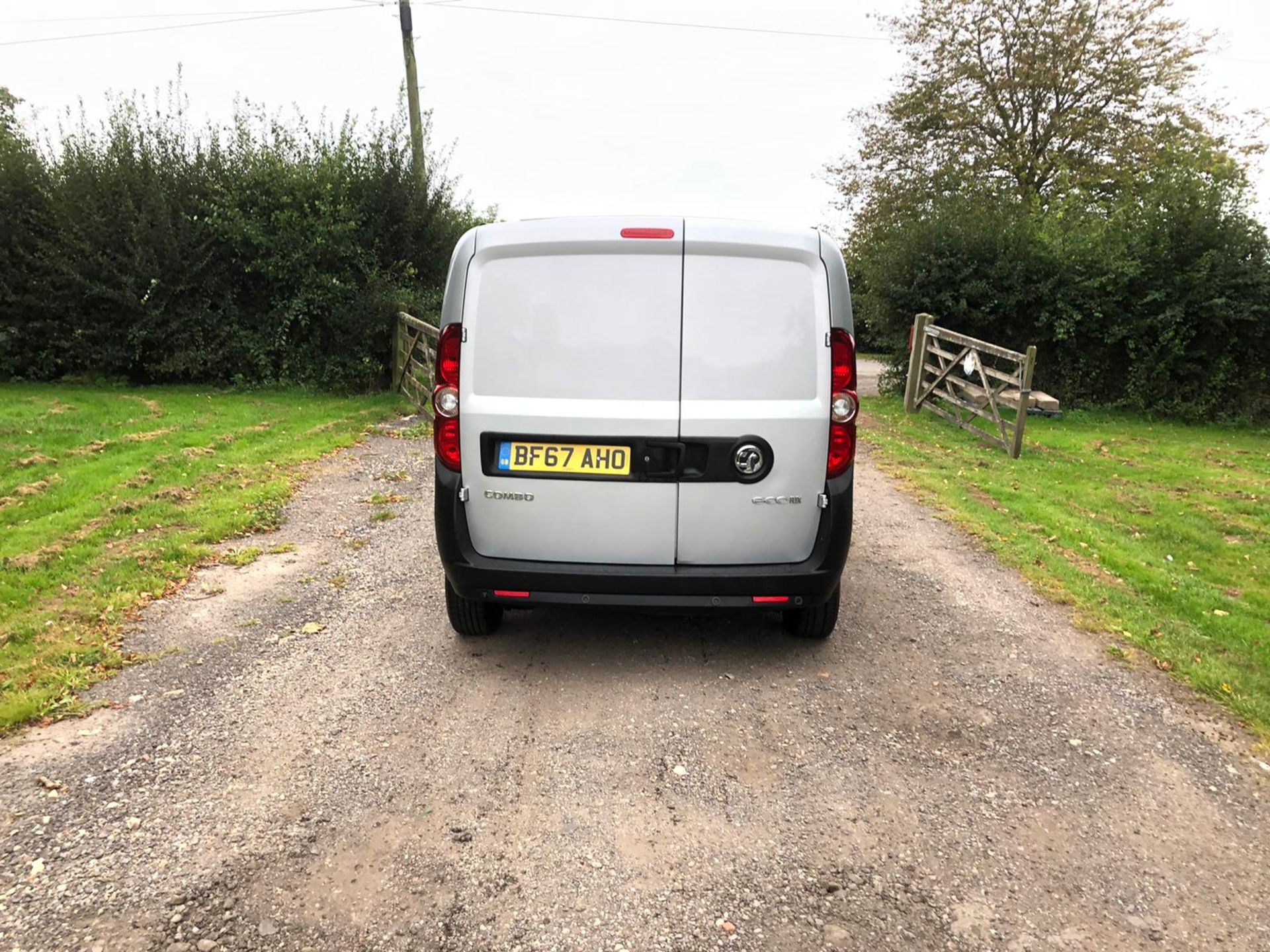 2017/67 REG VAUXHALL COMBO 2000 CDTI ECOFLEX S/S 1.25 DIESEL PANEL VAN, SHOWING 0 FORMER KEEPERS - Image 5 of 17