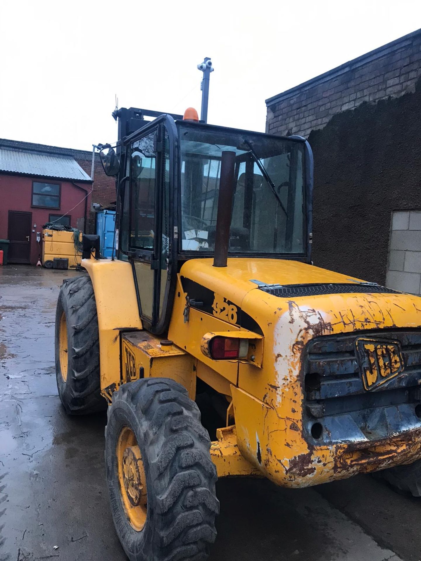 JCB 926 FORKLIFT (NEW SHAPE) C/W PERKINS DIESEL ENGINE, YEAR 2000, TRIPLE MAST, 4X4 *PLUS VAT*