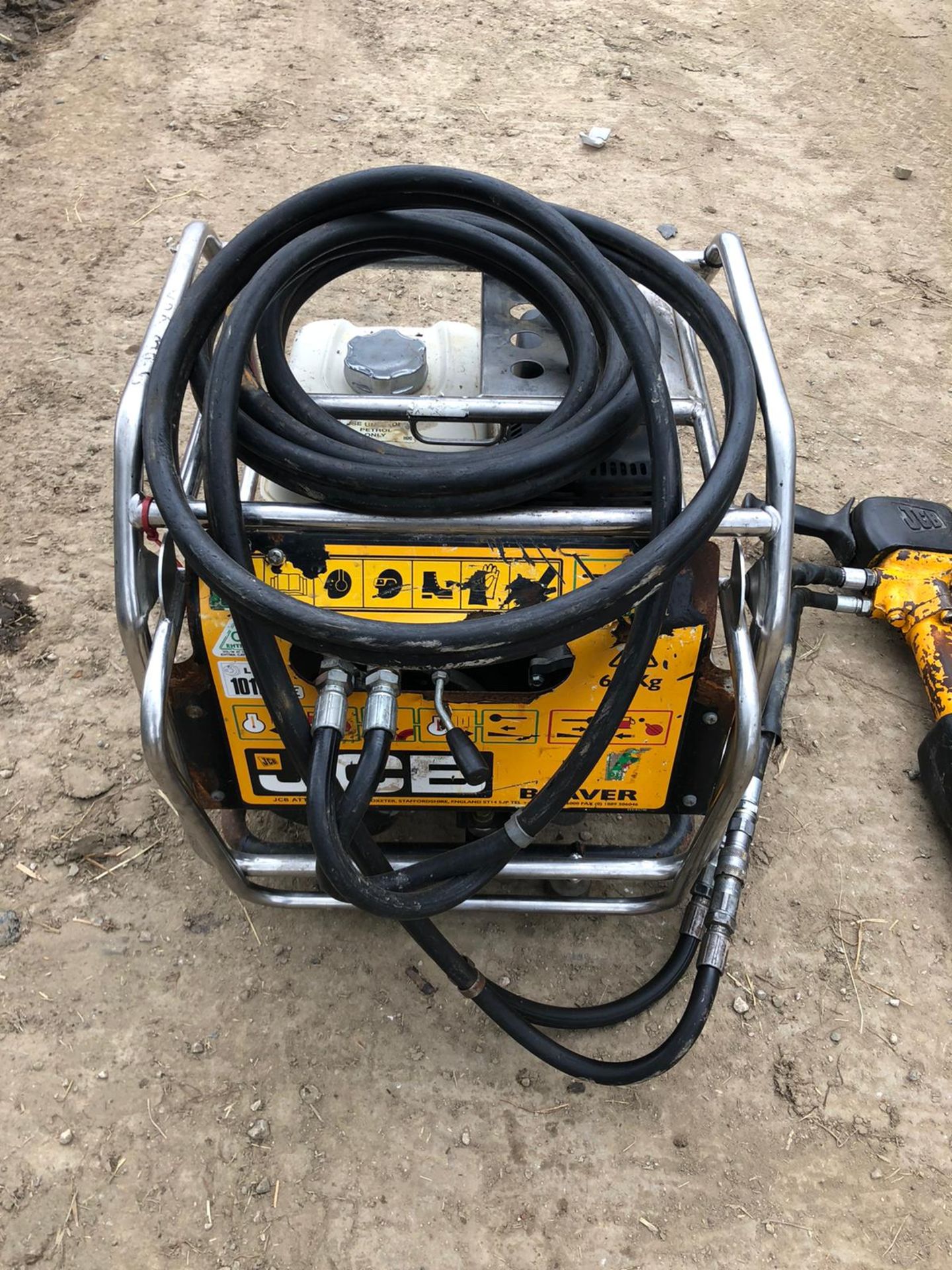 JCB HYDRAULIC BEAVER PACK, RUNS AND WORKS, COMES WITH BREAKER CHISEL AND HOSE *NO VAT* - Image 2 of 6