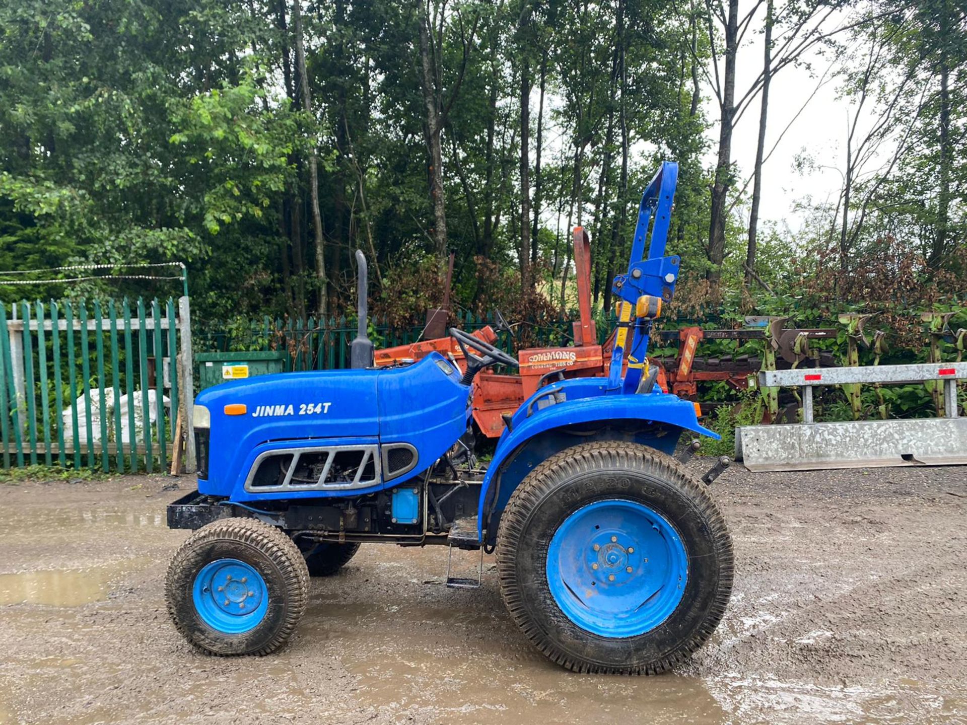 JIMNA 254T COMPACT TRACTOR, 4 WHEEL DRIVE, RUNS, WORKS AND DRIVES *PLUS VAT* - Bild 2 aus 4