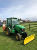 2014 JOHN DEERE 2025R TRACTOR, RUNS AND DRIVES, C/W BLADE AND GRITTER, BLADE TILTS (LEFT & RIGHT)