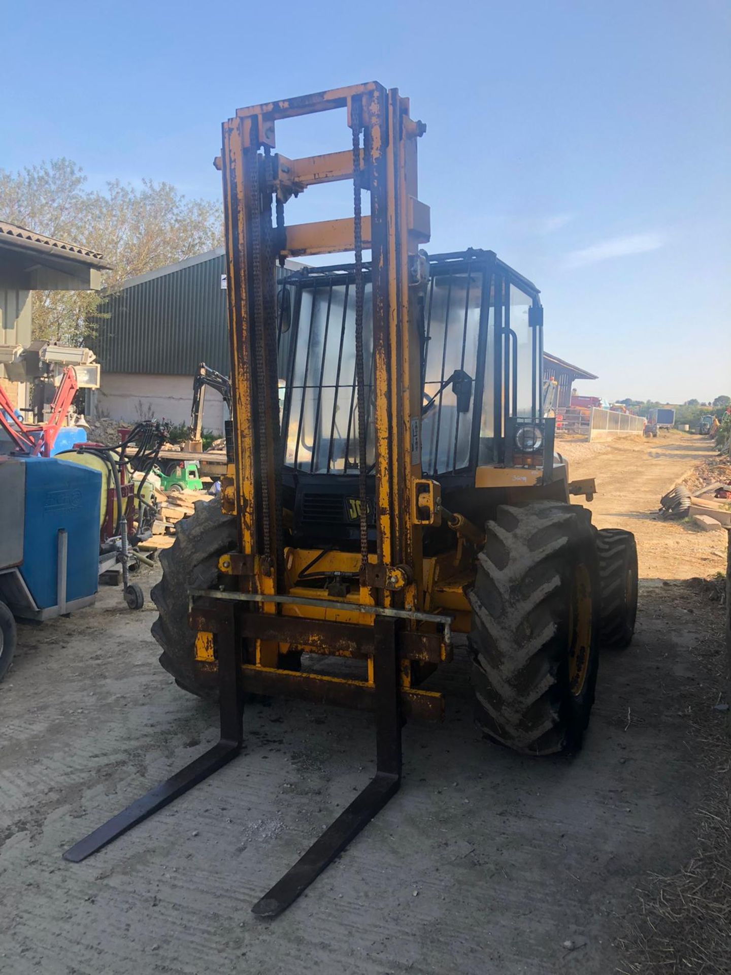 JCB 926 ALL TERRAIN FORKLIFT, RUNS, DRIVES AND LIFTS, SHOWING 2742 HOURS *PLUS VAT* - Image 3 of 6