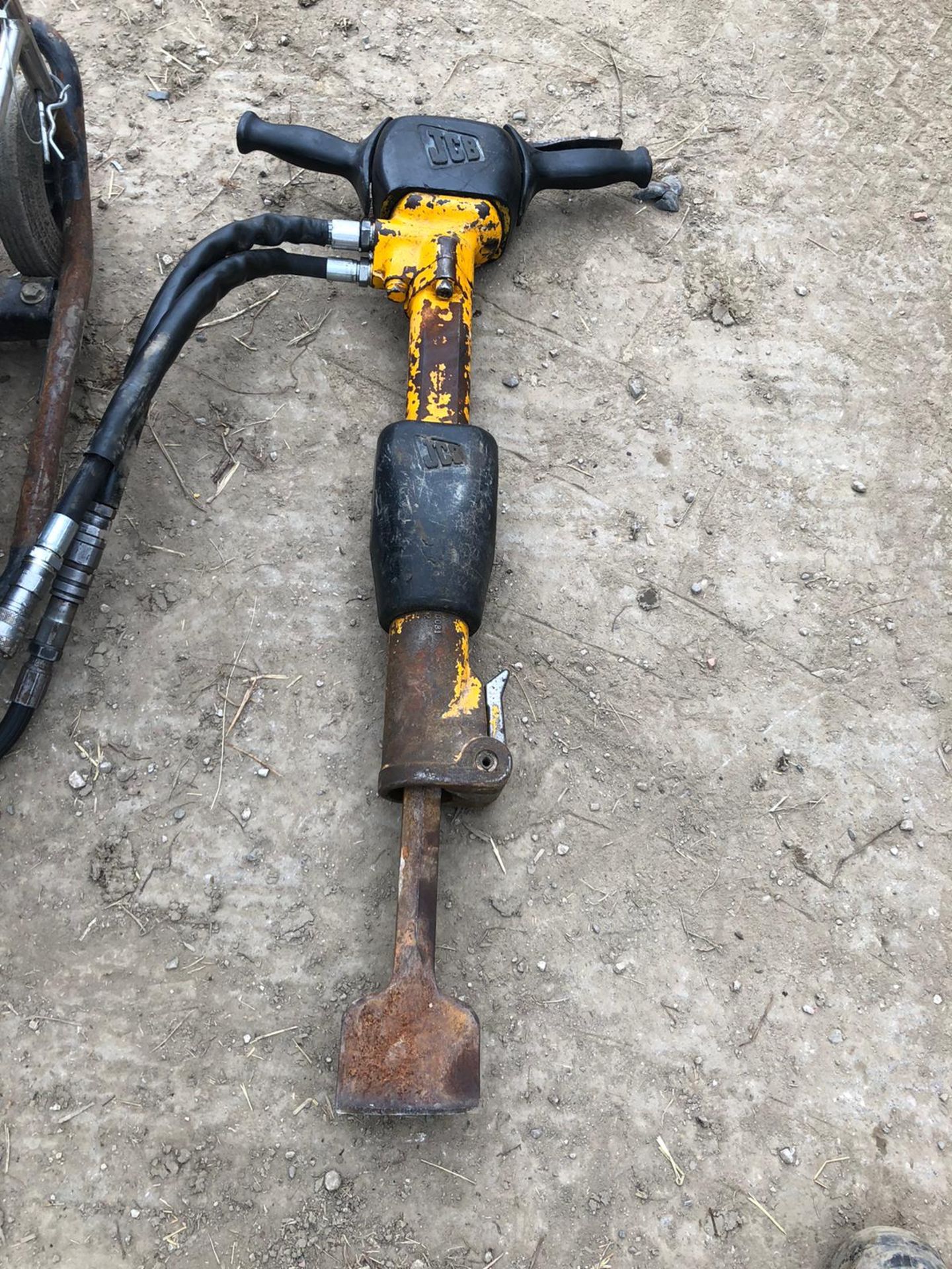 JCB HYDRAULIC BEAVER PACK, RUNS AND WORKS, COMES WITH BREAKER CHISEL AND HOSE *NO VAT* - Image 5 of 6