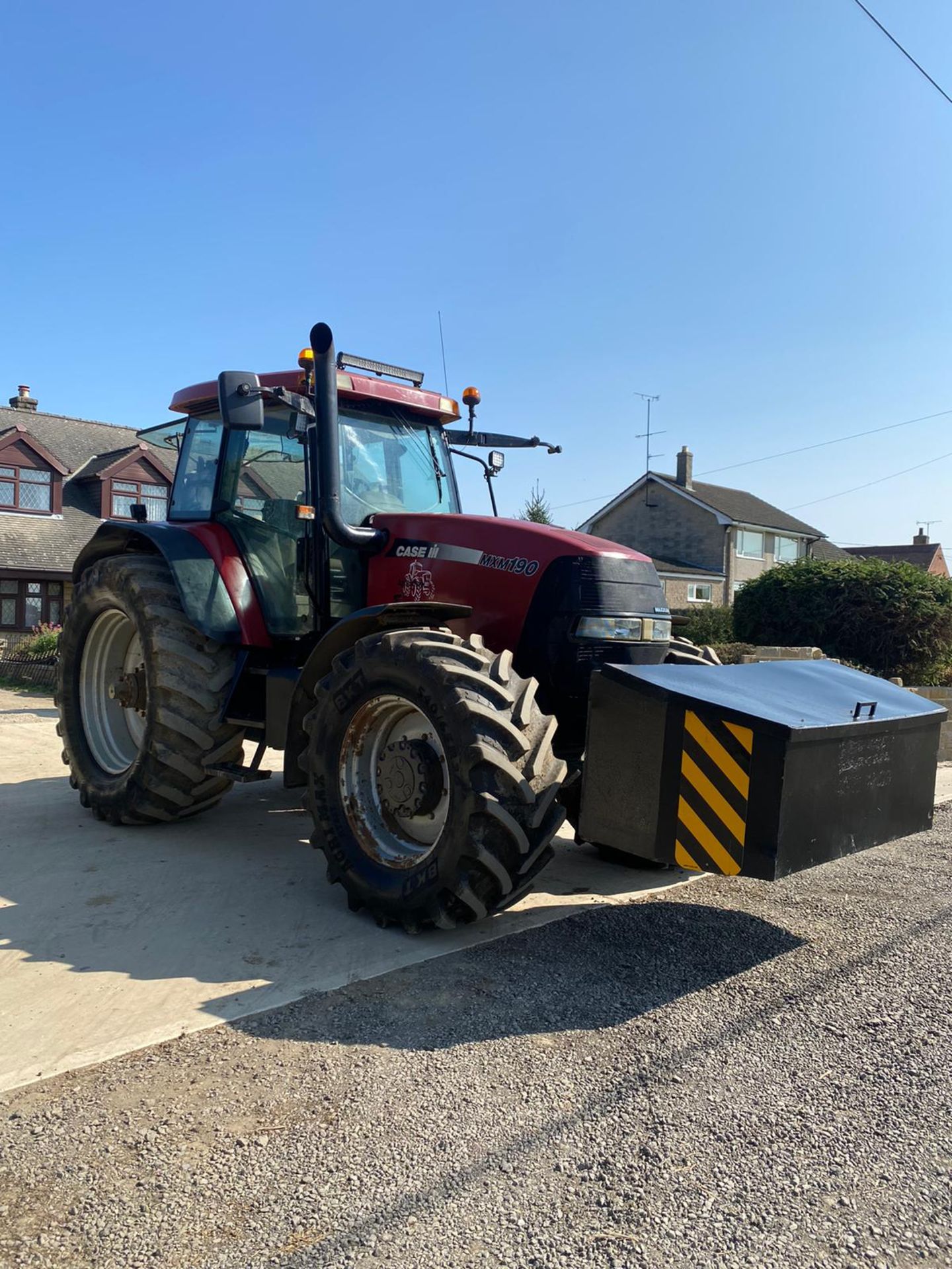 CASE MXM190 TRACTOR, VERY GOOD TYRES, TRANSPORT BOX ON THE FRONT, FRONT SUSPENSION *PLUS VAT* - Image 2 of 11