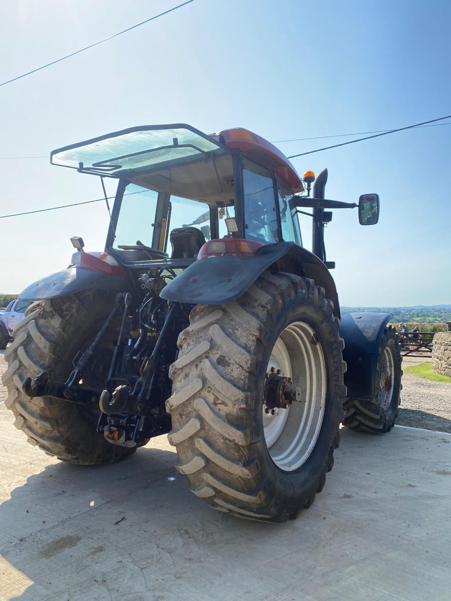 CASE MXM190 TRACTOR, VERY GOOD TYRES, TRANSPORT BOX ON THE FRONT, FRONT SUSPENSION *PLUS VAT* - Image 3 of 11