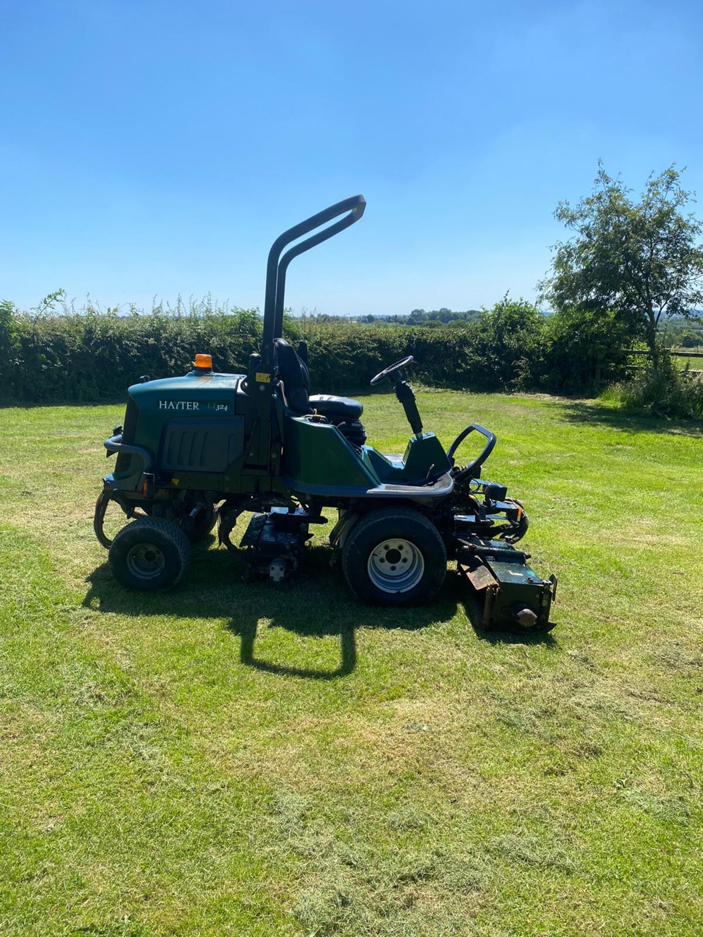 2009/09 REG HAYTER LT324 RIDE ON LAWN MOWER, 4 WHEEL DRIVE, HYDROSTATIC DRIVE *PLUS VAT* - Image 5 of 7