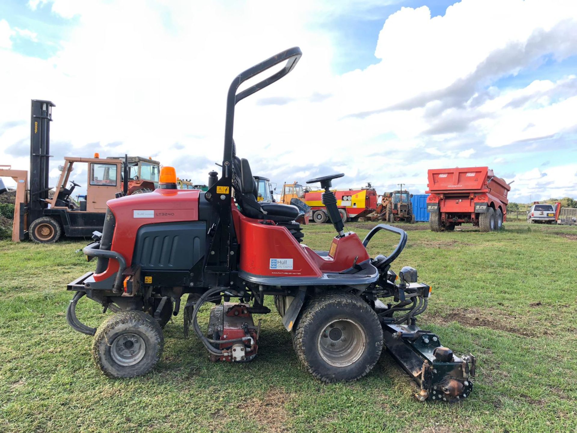 2012/12 REG TORO LT3240 RIDE ON DIESEL LAWNMOWER, 4 WHEEL DRIVE, RUNS, WORKS AND CUTS *PLUS VAT*