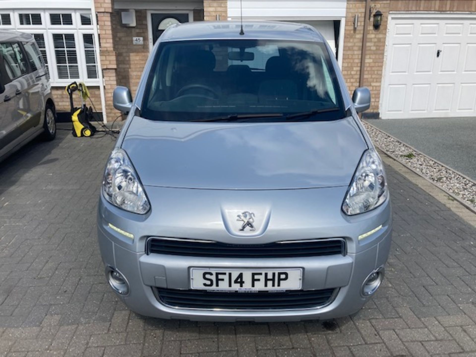 2014/14 REG PEUGEOT HORIZON S TEPEE 1.6 DIESEL SILVER 5 SPEED MANUAL, CONVERSION BY ALLIED MOBILITY - Image 2 of 8