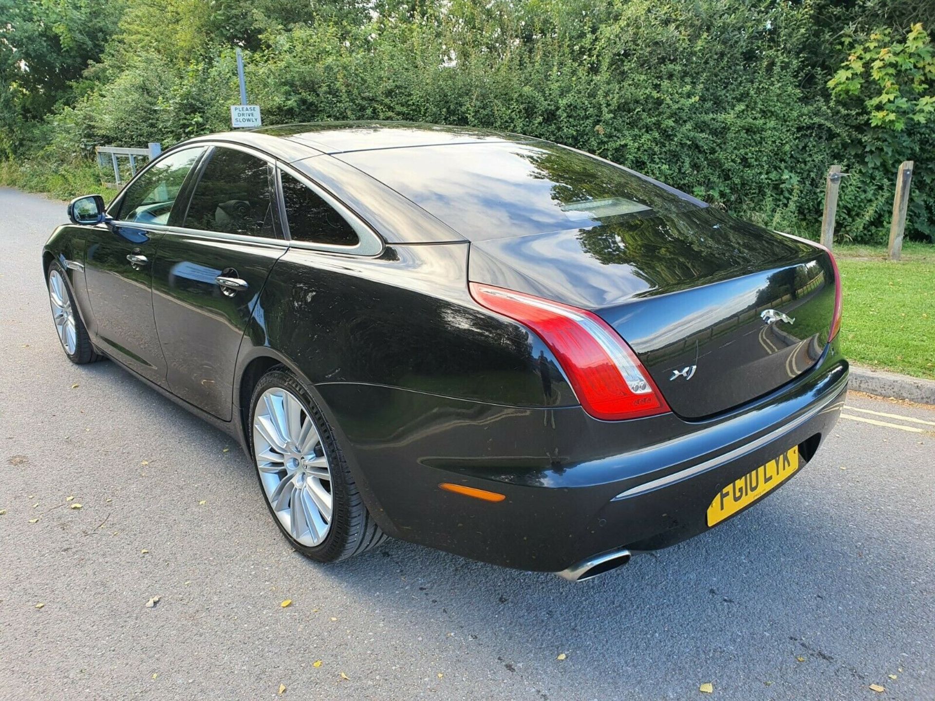 2010/10 REG JAGUAR XJ PREMIUM LUXURY V6 DIESEL AUTOMATIC BLACK 4 DOOR SALOON *NO VAT* - Image 5 of 12