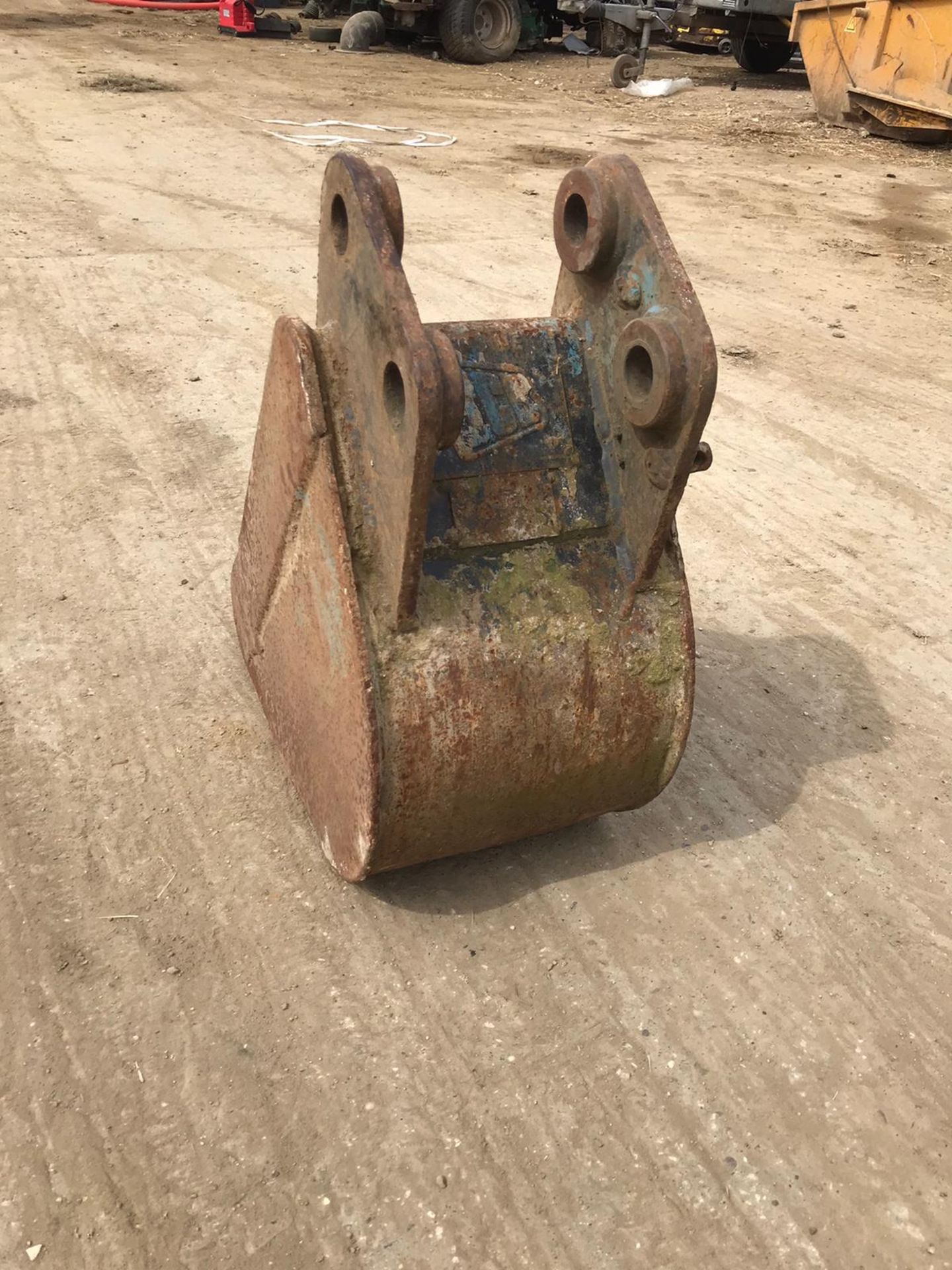 DIGGER BUCKET, NO TEETH - 40MM PINS *NO VAT* - Image 2 of 5