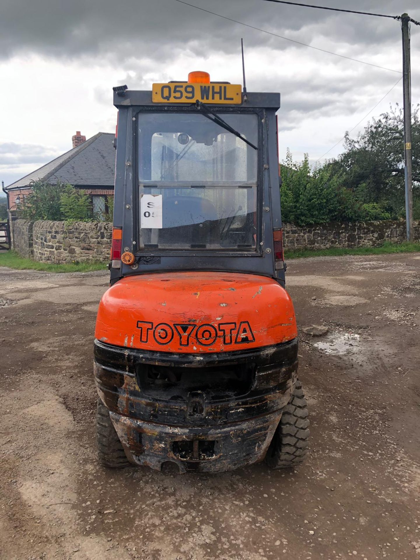 TOYOTA 3 TON DIESEL FORKLIFT, RUNS WORKS AND LIFTS, FULL GLASS CAB *PLUS VAT* - Bild 3 aus 6