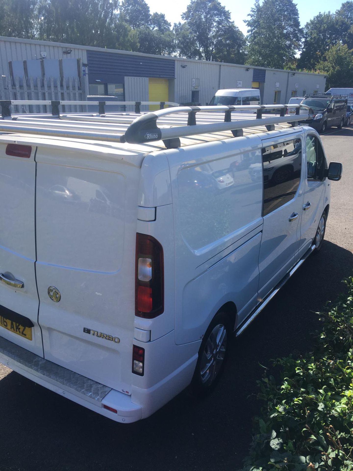 2016/16 REG VAUXHALL VIVARO 2900 SPORT BT CDTI ECOFLEX 1.6 WHITE CREW VAN, SHOWING 1 FORMER KEEPER - Image 7 of 22