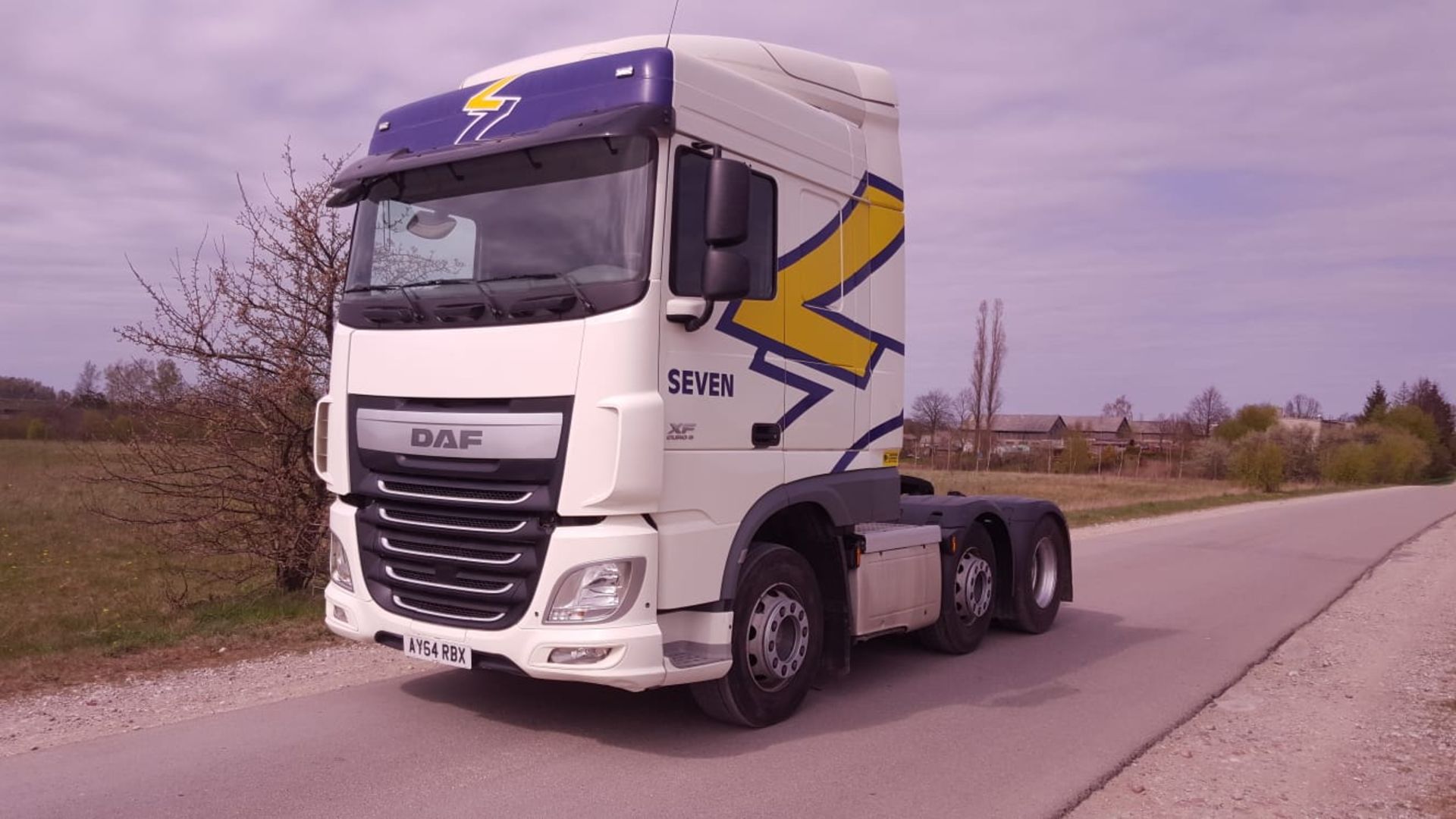 2014/64 REG DAF TRUCKS XF 460 FTG WHITE DIESEL LHD TRACTOR UNIT, SHOWING 1 FORMER KEEPER *NO VAT* - Image 2 of 9