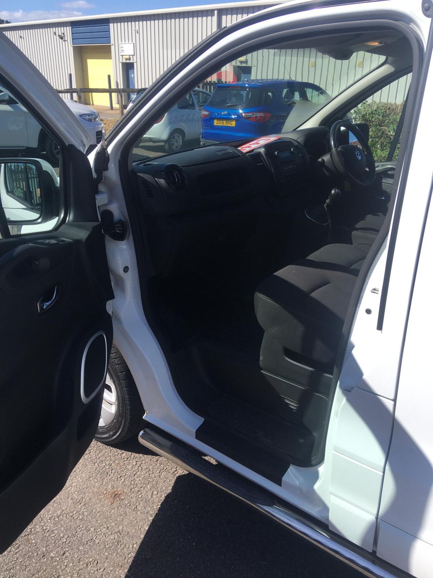 2016/16 REG VAUXHALL VIVARO 2900 SPORT BT CDTI ECOFLEX 1.6 WHITE CREW VAN, SHOWING 1 FORMER KEEPER - Image 12 of 22