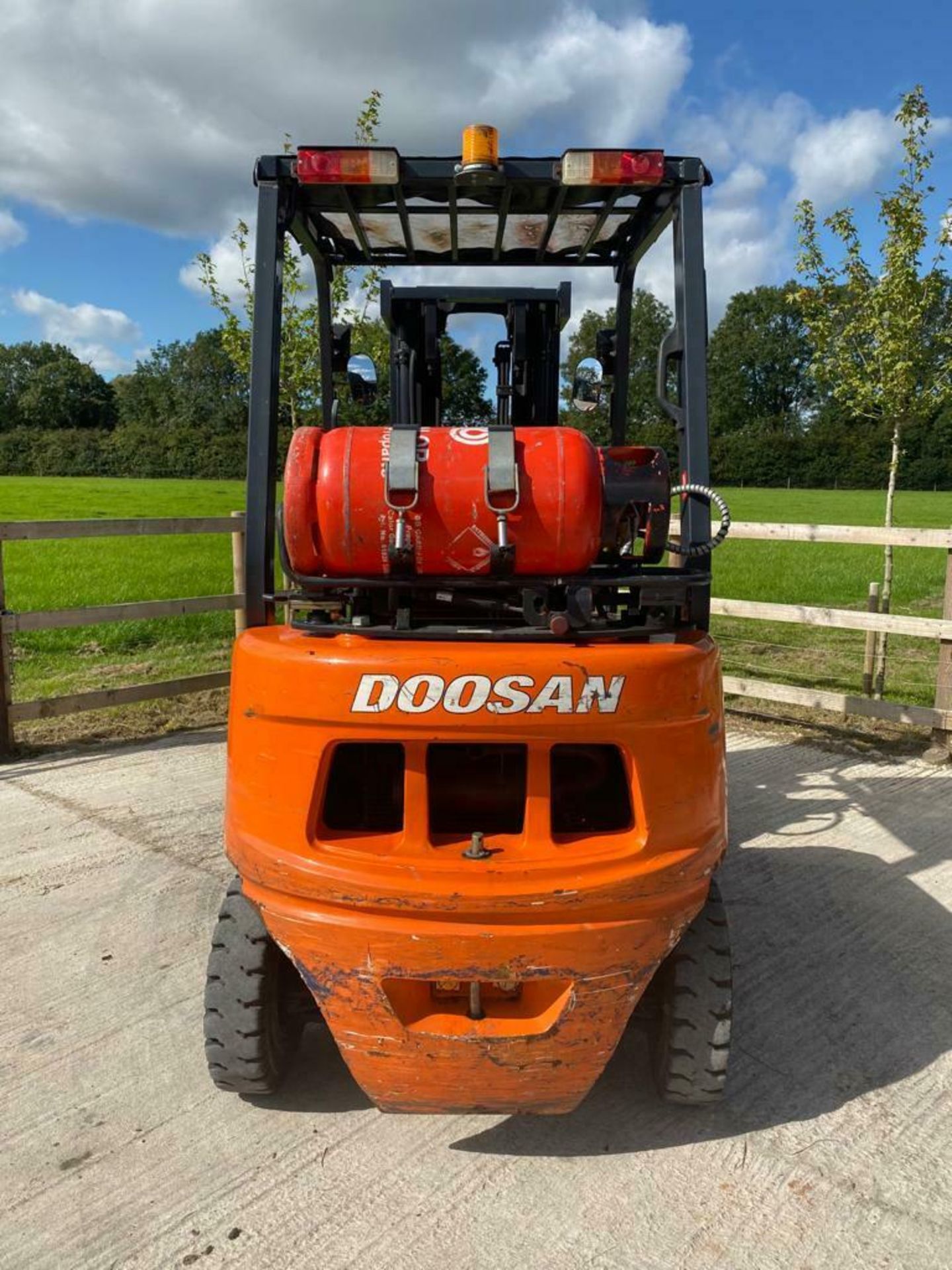 DOOSAN 2 TON GAS FORK LIFT, MODEL: G20G, YEAR 2016, TRIPLE MAST, SIDE SHIFT, CONTAINER SPEC, 4710MM - Bild 5 aus 5