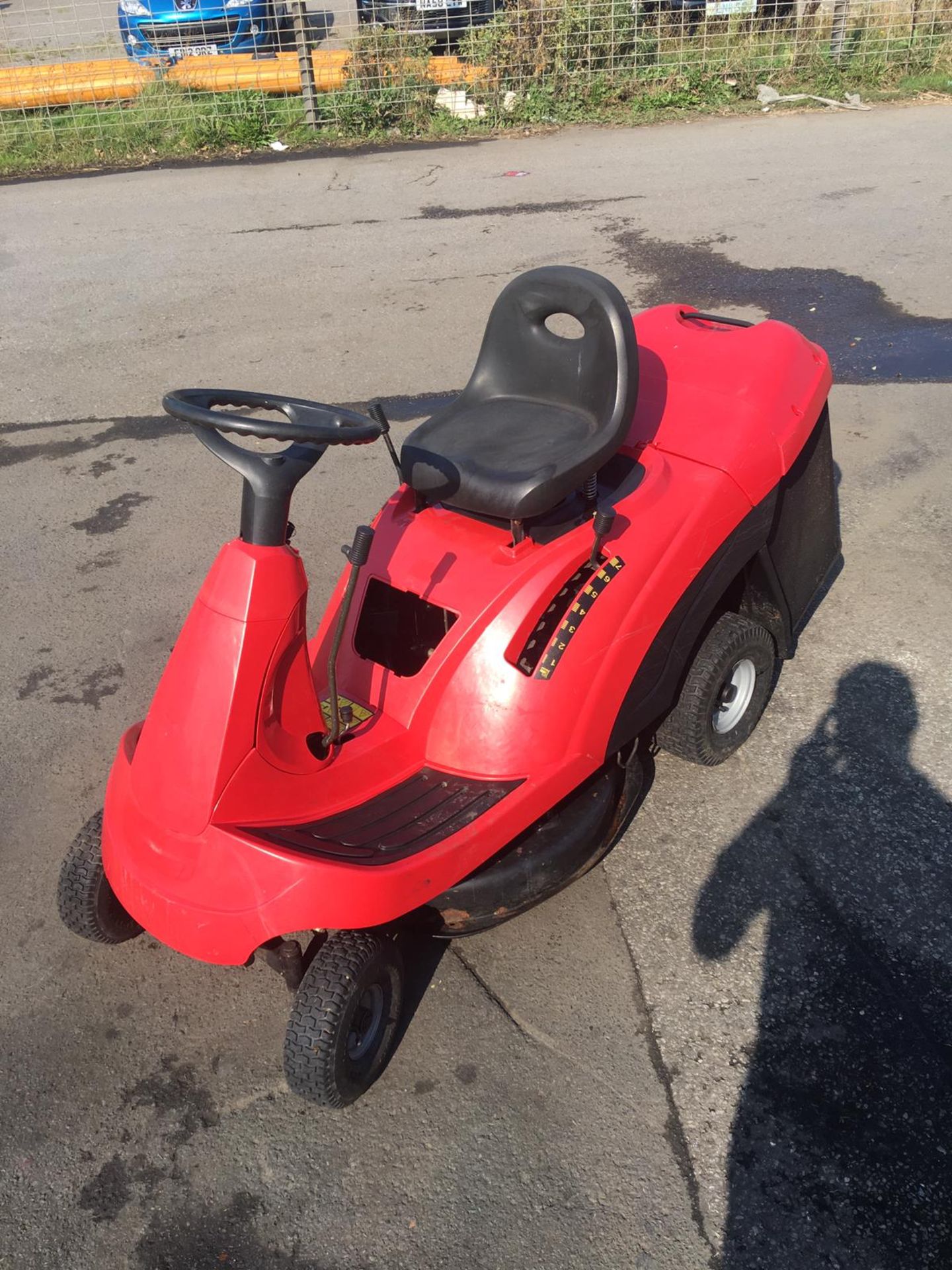 CASTLEGARDEN F72 RIDE ON LAWN MOWER WITH REAR COLLECTOR, YEAR 1998, 5.2KW, 163 KG *NO VAT*