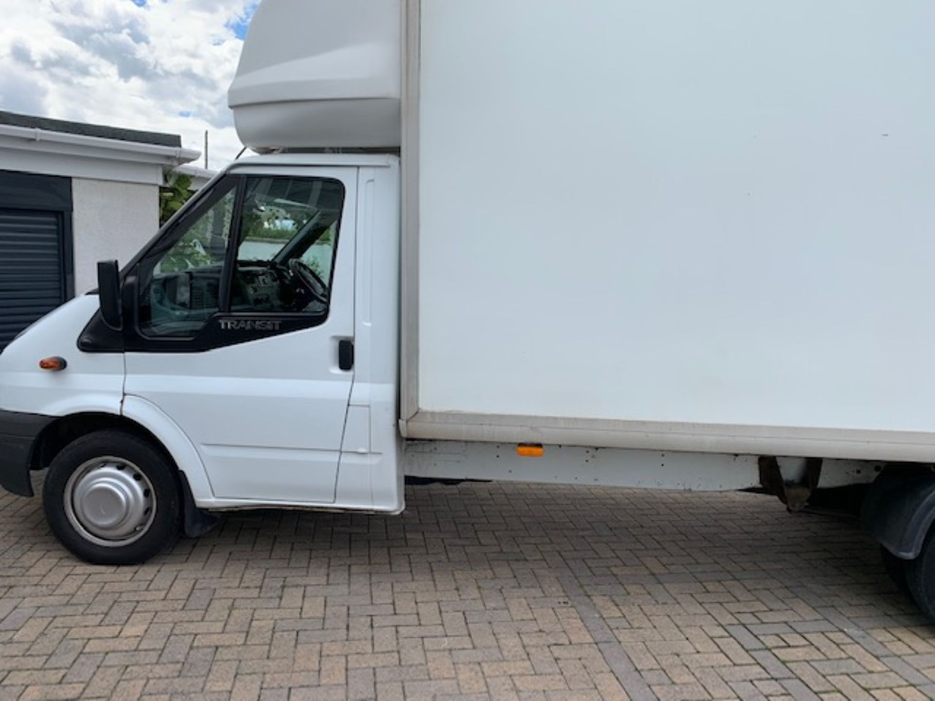 2013/63 REG FORD TRANSIT 125 T350 RWD 2.2 DIESEL WHITE BOX VAN, SHOWING 1 FORMER KEEPER *PLUS VAT* - Image 2 of 11