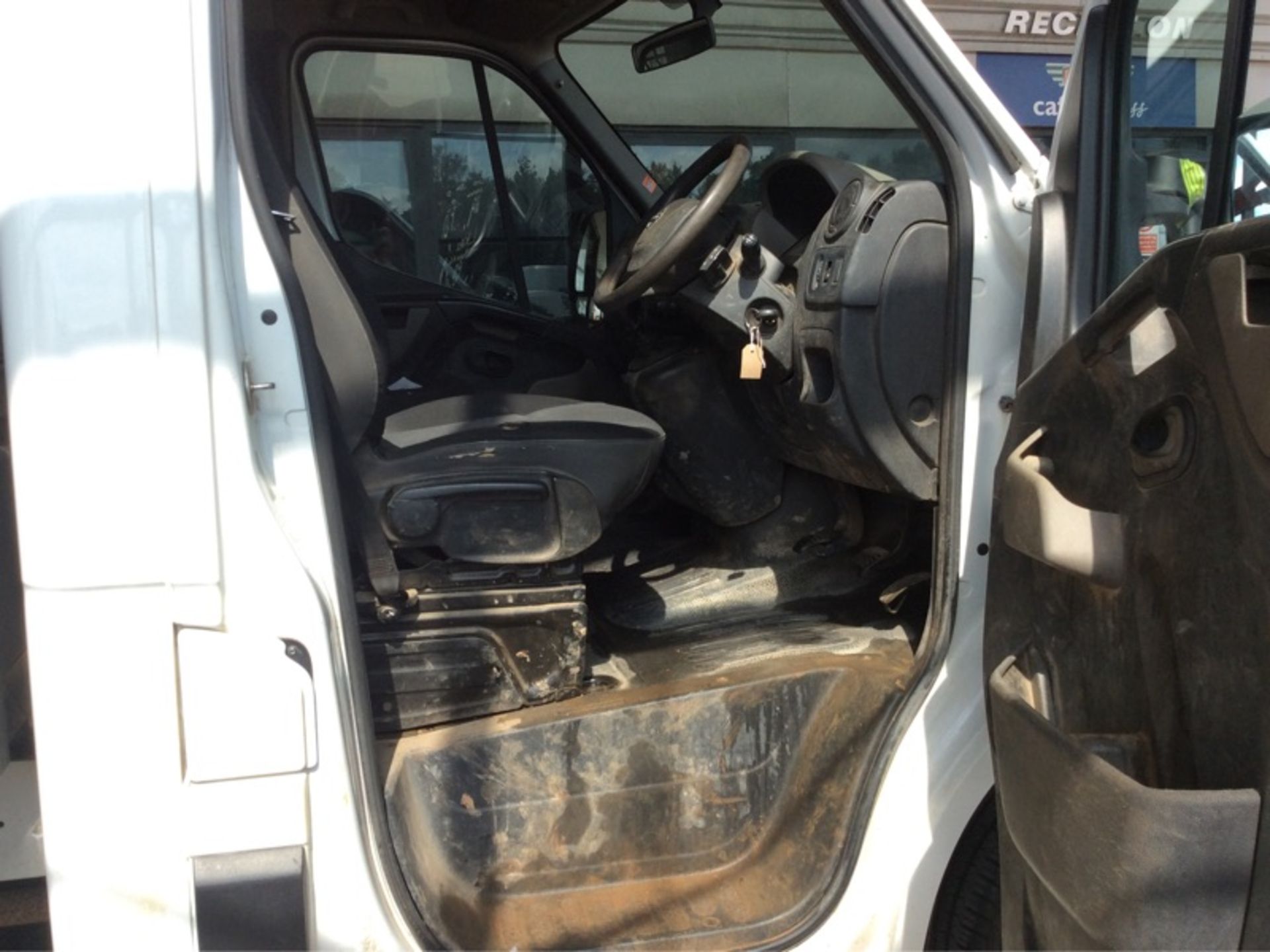 2015/65 REG NISSAN NV400 DCI E SHR 2.3 DIESEL WHITE DROPSIDE LORRY, SHOWING 0 FORMER KEEPERS - Image 6 of 8