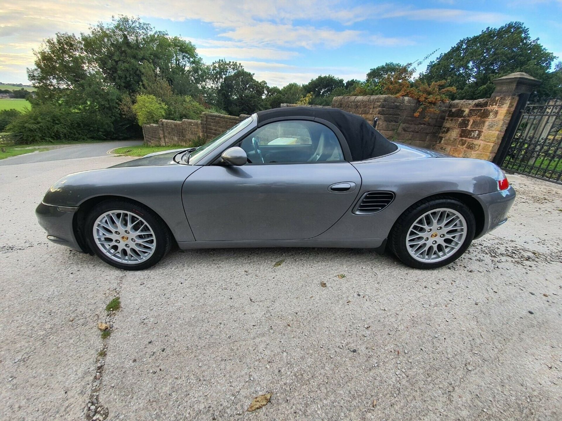 2004/04 REG PORSCHE BOXSTER TIPTRONIC S 2.7 PETROL CONVERTIBLE, SHOWING 2 FORMER KEEPERS *NO VAT* - Image 5 of 12