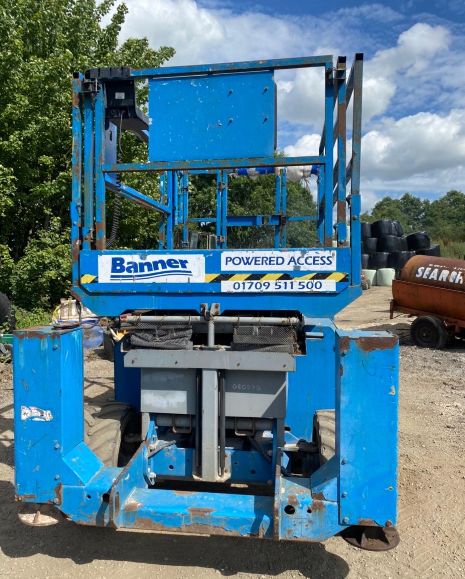 2007 GENIE GS-3268 SCISSOR LIFT, RUNS, DRIVES AND LIFTS, SHOWING 2950 HOURS 4X4 *PLUS VAT* - Image 9 of 9