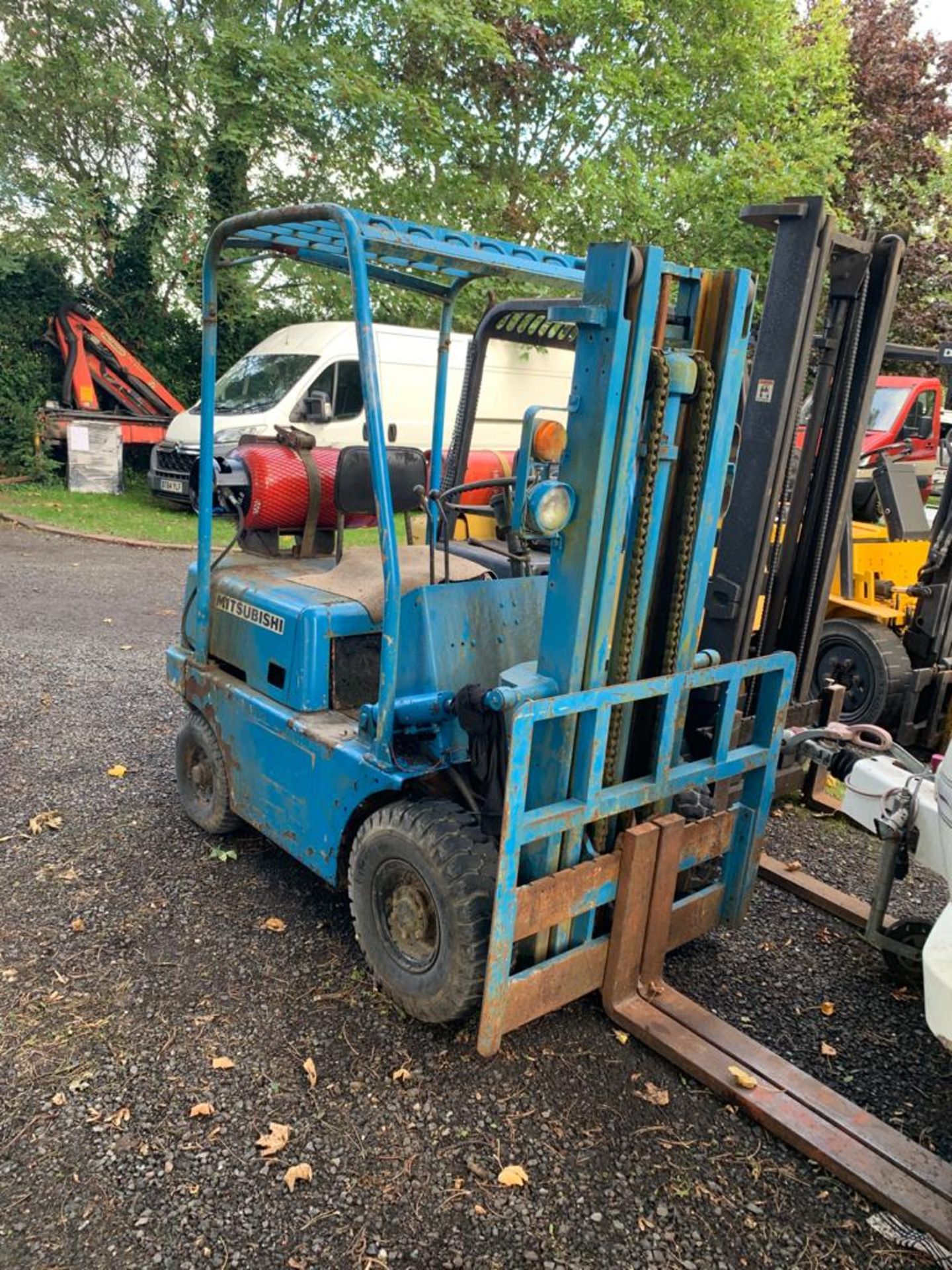 MITSUBISHI FG15 1.6T GAS POWERED BLUE FORKLIFT, RUNS AND WORKS *PLUS VAT* - Image 2 of 3