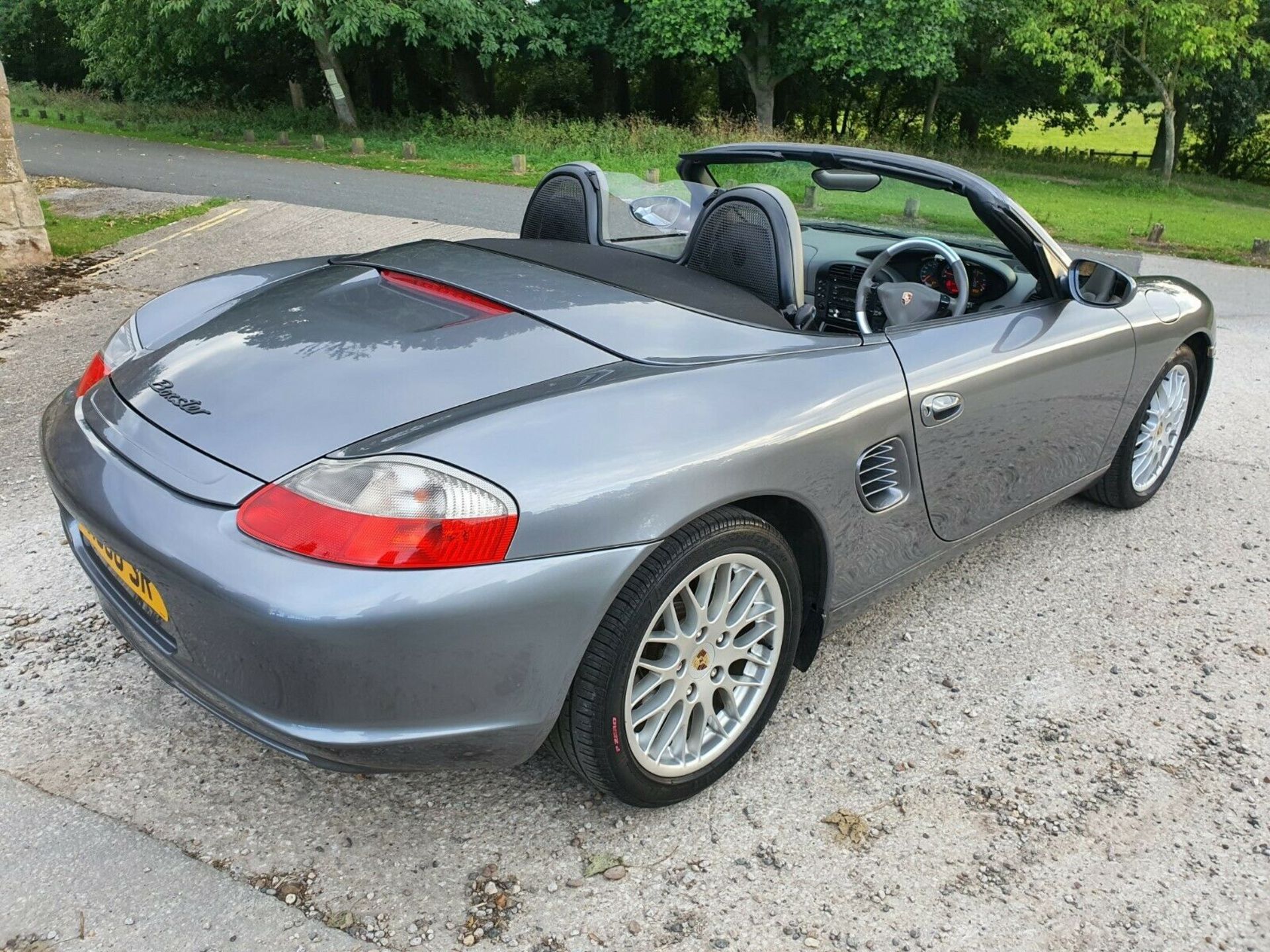 2004/04 REG PORSCHE BOXSTER TIPTRONIC S 2.7 PETROL CONVERTIBLE, SHOWING 2 FORMER KEEPERS *NO VAT* - Image 8 of 12