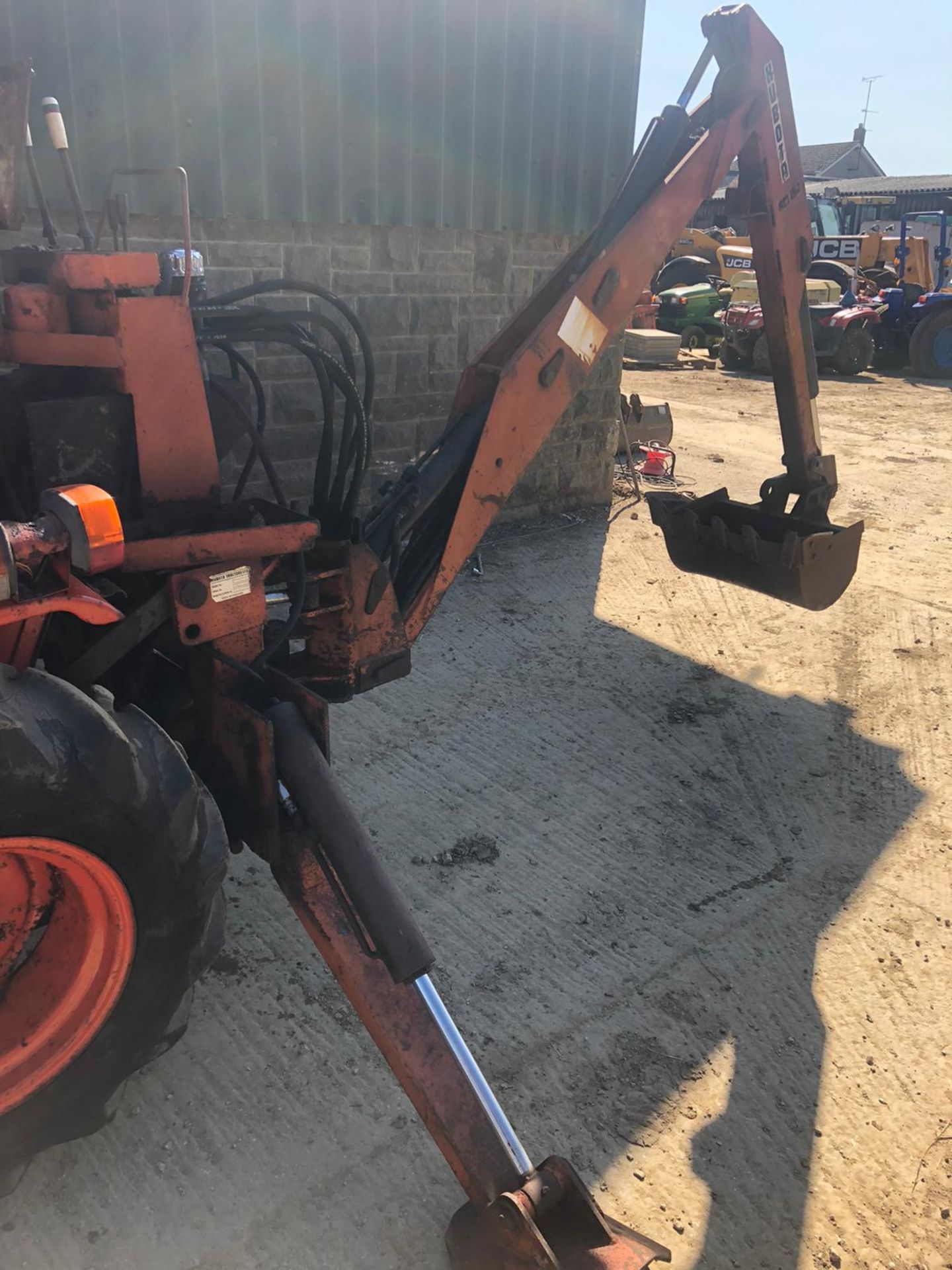 KUBOTA B1750 FRONT LOADER BACKHOE, RUNS, DRIVES AND DIGS, SHOWING 2150 HOURS *PLUS VAT* - Image 4 of 6