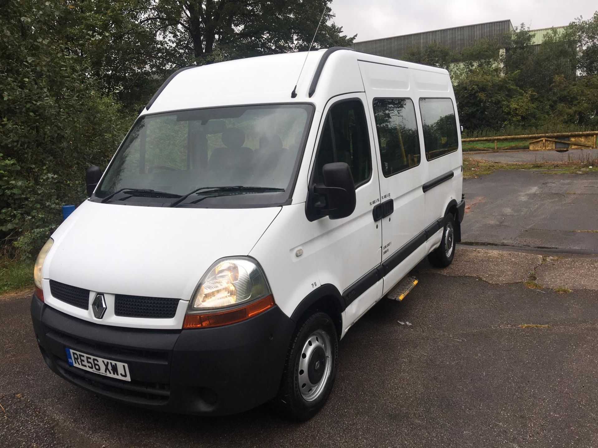 2006/56 REG RENAULT MASTER MM33 DCI 100 MWB MINIBUS 2.5 DIESEL, SHOWING 3 FORMER KEEPERS *NO VAT* - Image 3 of 38