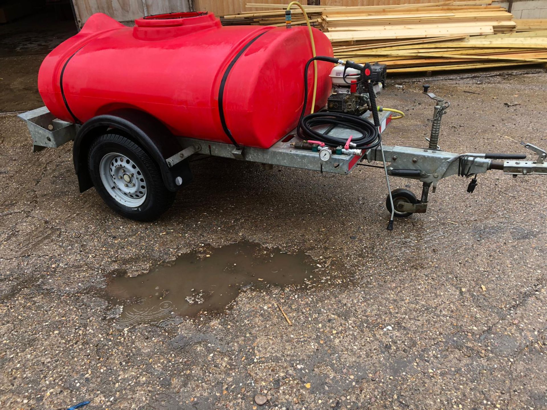 HONDA POWERED PRESSURE WASHER WITH QUICK RELEASE LANCE C/W SINGLE AXLE TOWABLE TRAILER *NO VAT*
