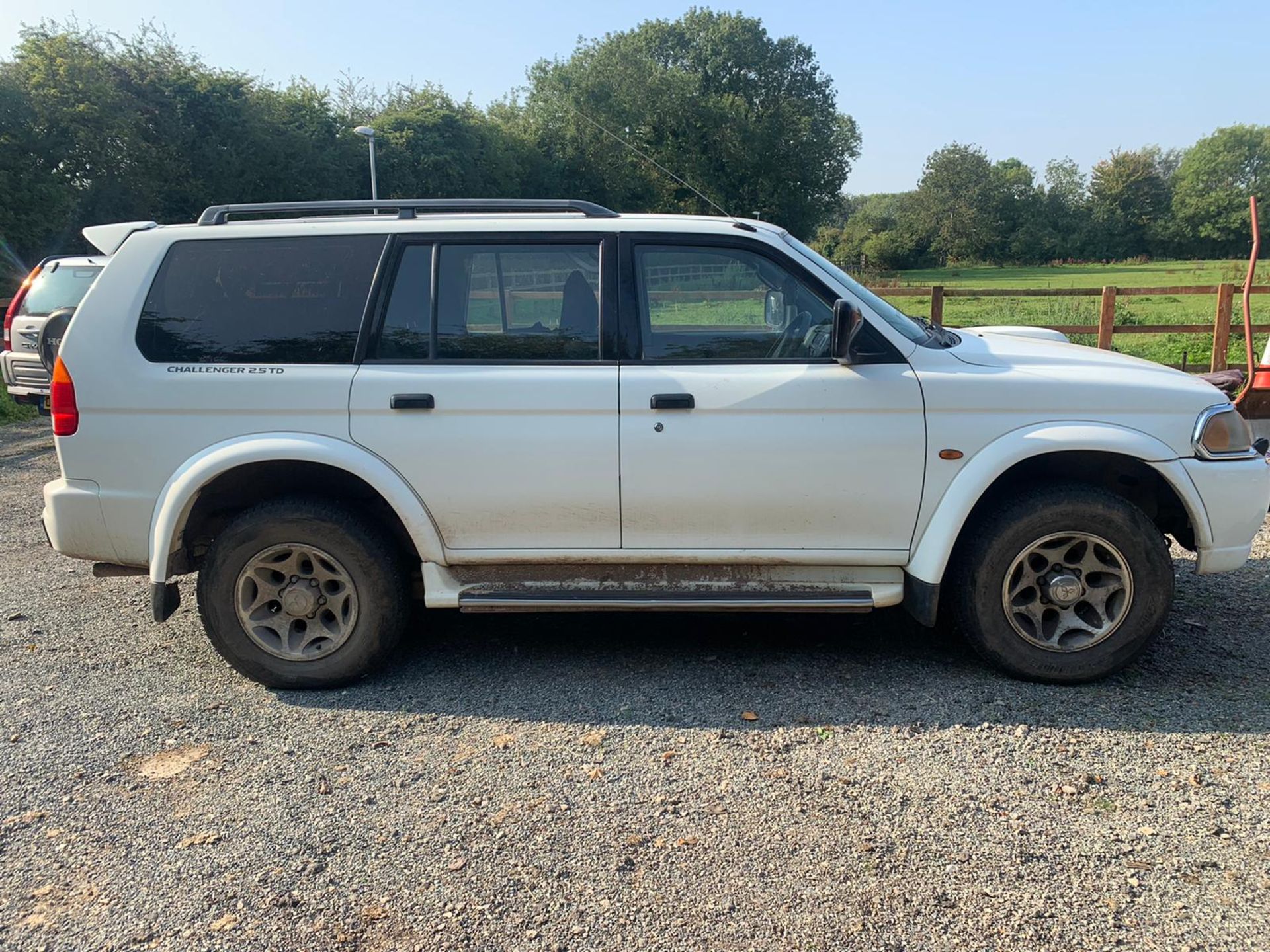 2000/W REG MITSUBISHI CHALLENGER GLS TD 2.5 DIESEL WHITE, SHOWING 4 FORMER KEEPERS *NO VAT* - Image 4 of 9