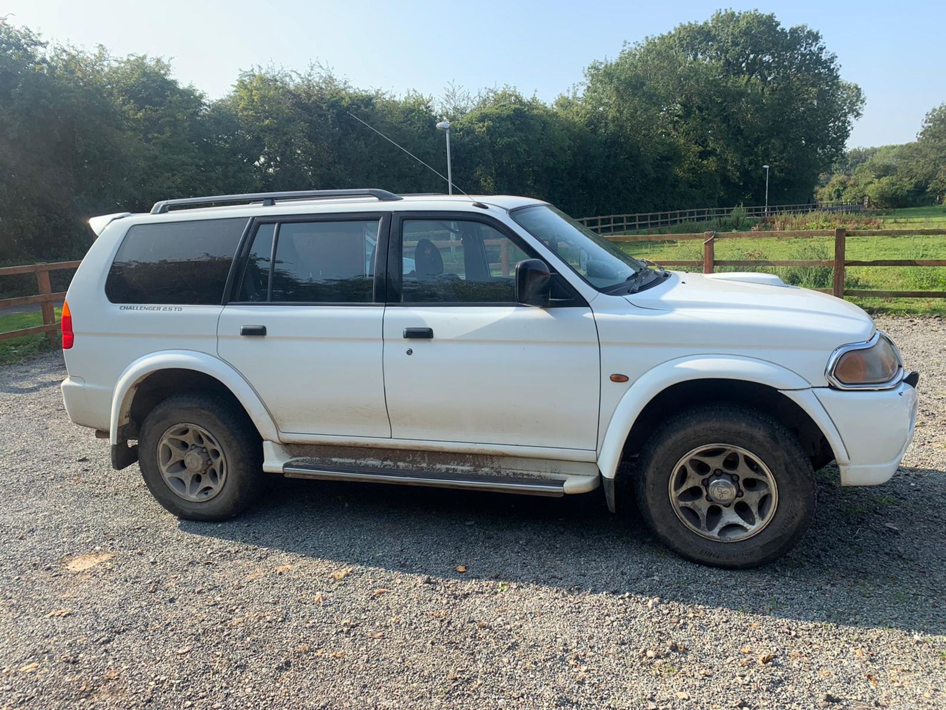 2000/W REG MITSUBISHI CHALLENGER GLS TD 2.5 DIESEL WHITE, SHOWING 4 FORMER KEEPERS *NO VAT*