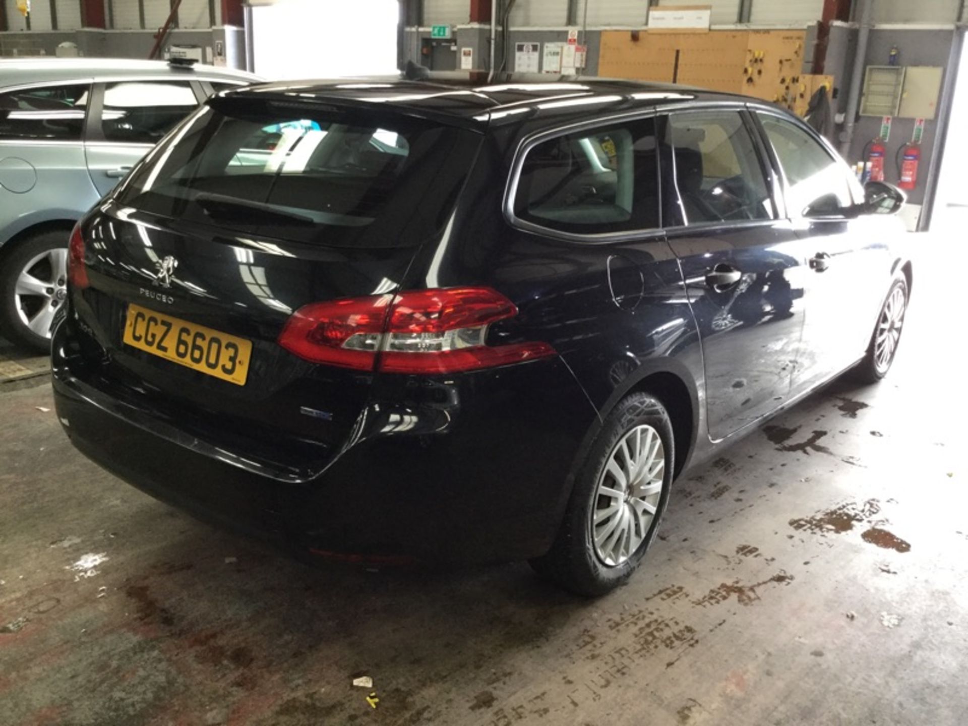 2016 PEUGEOT 308 ACCESS SW BLUE HDI 1.6 DIESEL BLACK ESTATE, SHOWING 0 FORMER KEEPERS *NO VAT* - Image 4 of 9