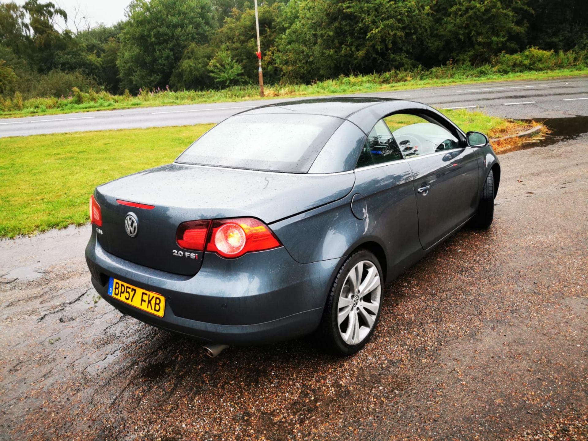 2008/57 REG VOLKSWAGEN EOS SPORT TDI 2.0 DIESEL GREY CONVERTIBLE, SHOWING 4 FORMER KEEPERS *NO VAT* - Image 10 of 18