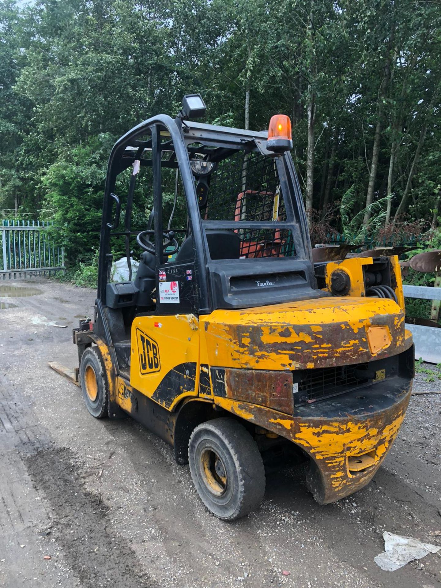 2010 JCB 30D TELETRUCK, RUNS, DRIVES AND LIFTS, ROTATING FORK BODY *PLUS VAT* - Image 4 of 6