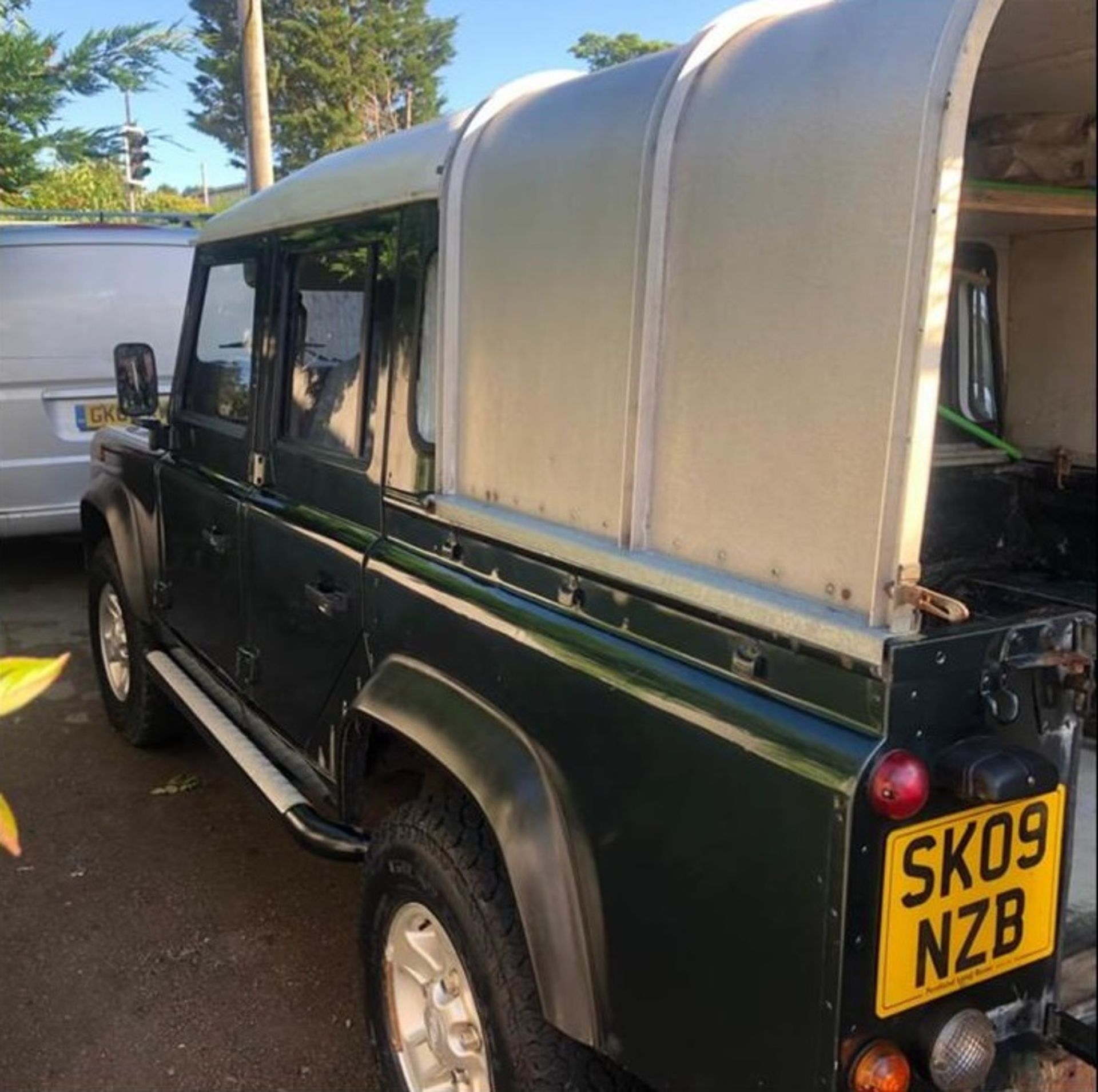 2009/09 REG LAND ROVER DEFENDER 110 TD COUNTY DCB 2.4 DIESEL PICK-UP 120HP, SHOWING 1 FORMER KEEPER - Image 4 of 7