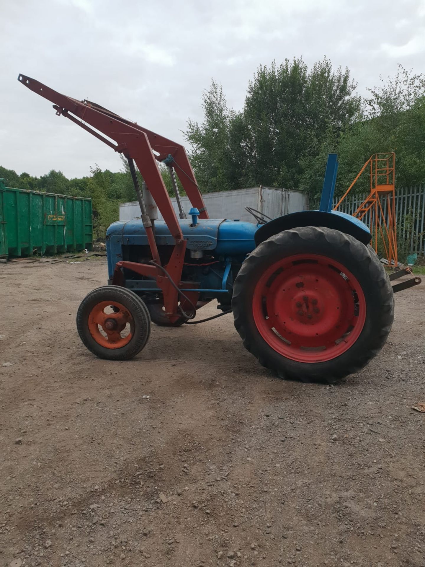 FORDSON MAJOR DIESEL TRACTOR GOOD WORKING ORDER, EVERYTHING WORKING FINE *NO VAT* - Image 4 of 7