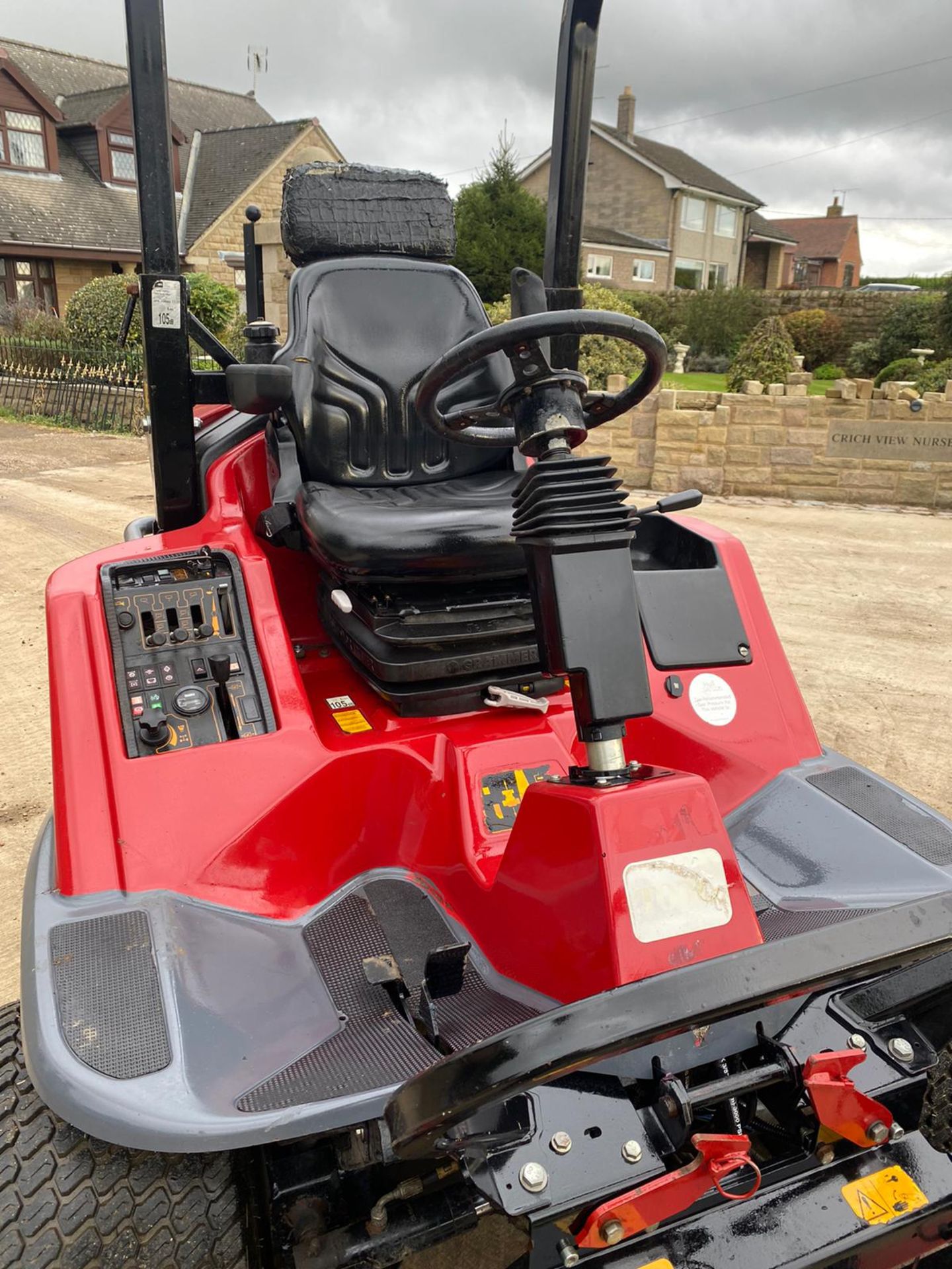 TORO LT3240 RIDE ON LAWN MOWER, 2012 ROAD REGISTERED, 4 WHEEL DRIVE, VERY CLEAN CONDITION *PLUS VAT* - Image 5 of 6
