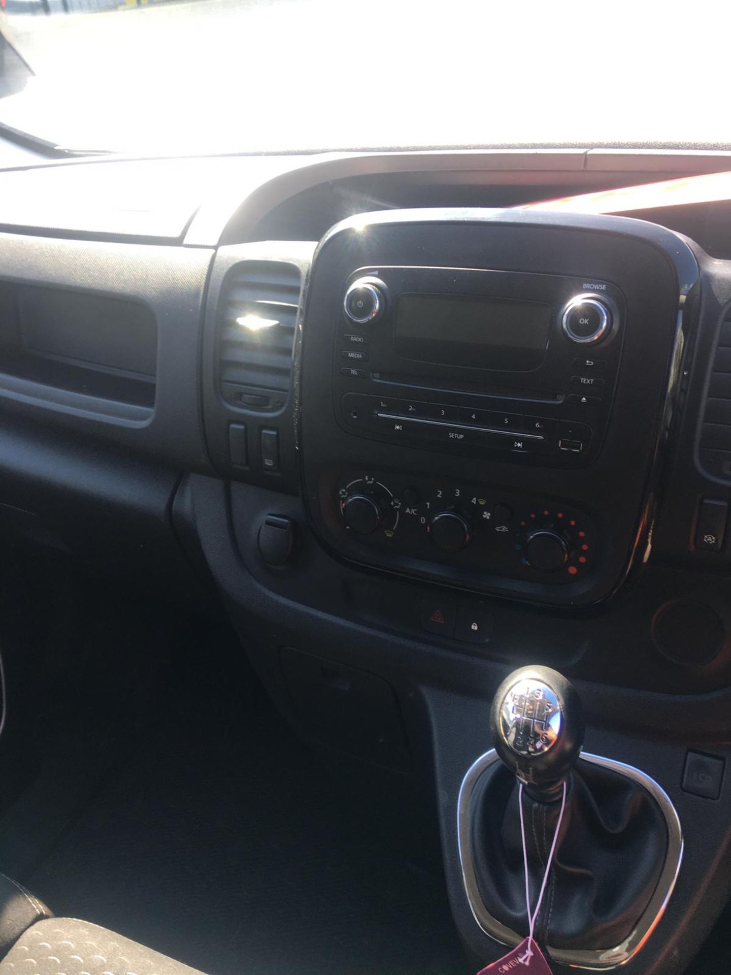 2016/16 REG VAUXHALL VIVARO 2900 SPORT BT CDTI ECOFLEX 1.6 WHITE CREW VAN, SHOWING 1 FORMER KEEPER - Image 21 of 22