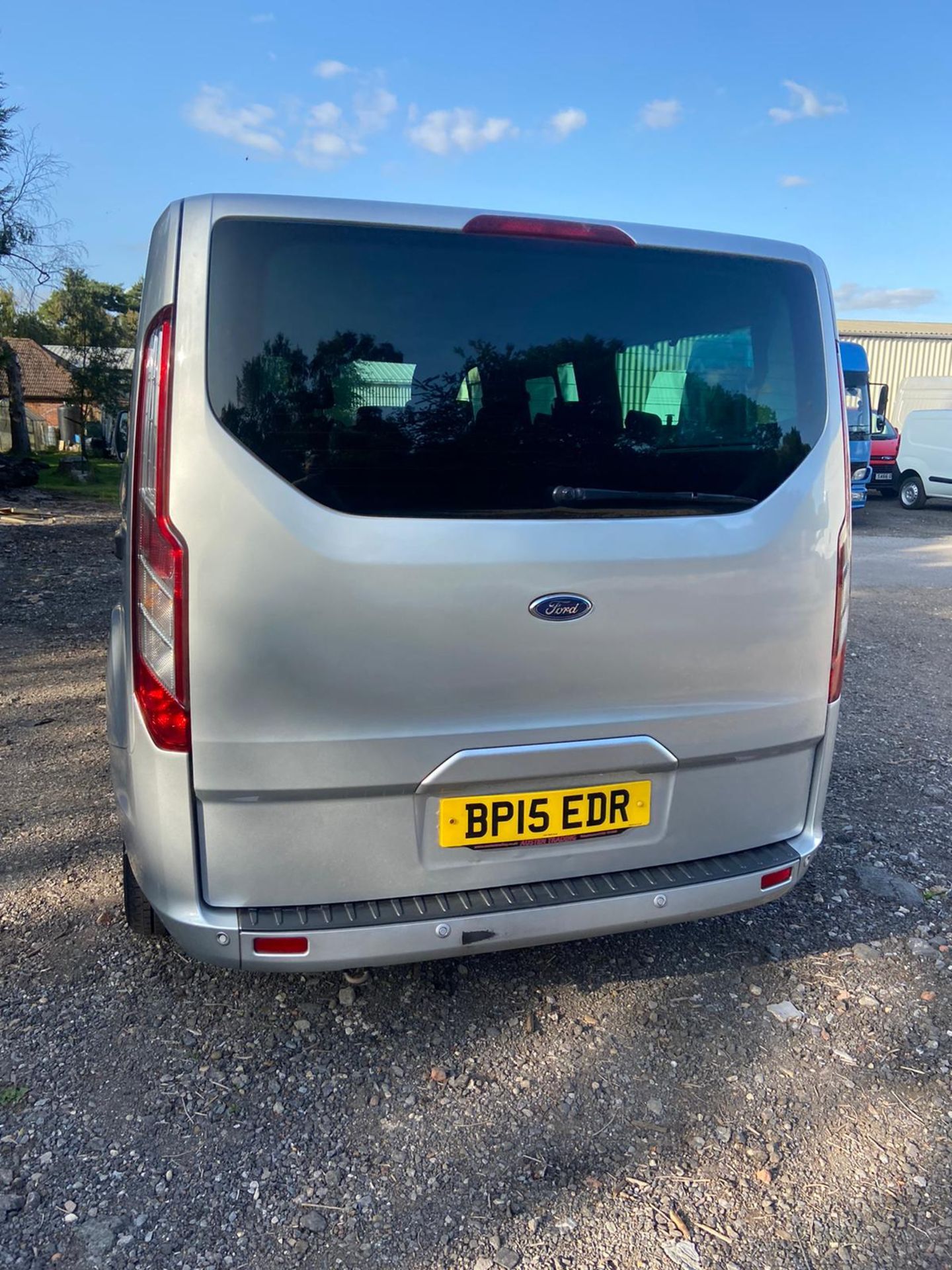 2015/15 REG FORD TOURNEO CUSTOM 300 LTD ECO-TECH 2.2 DIESEL SILVER MINIBUS, SHOWING 1 FORMER KEEPER - Image 5 of 13