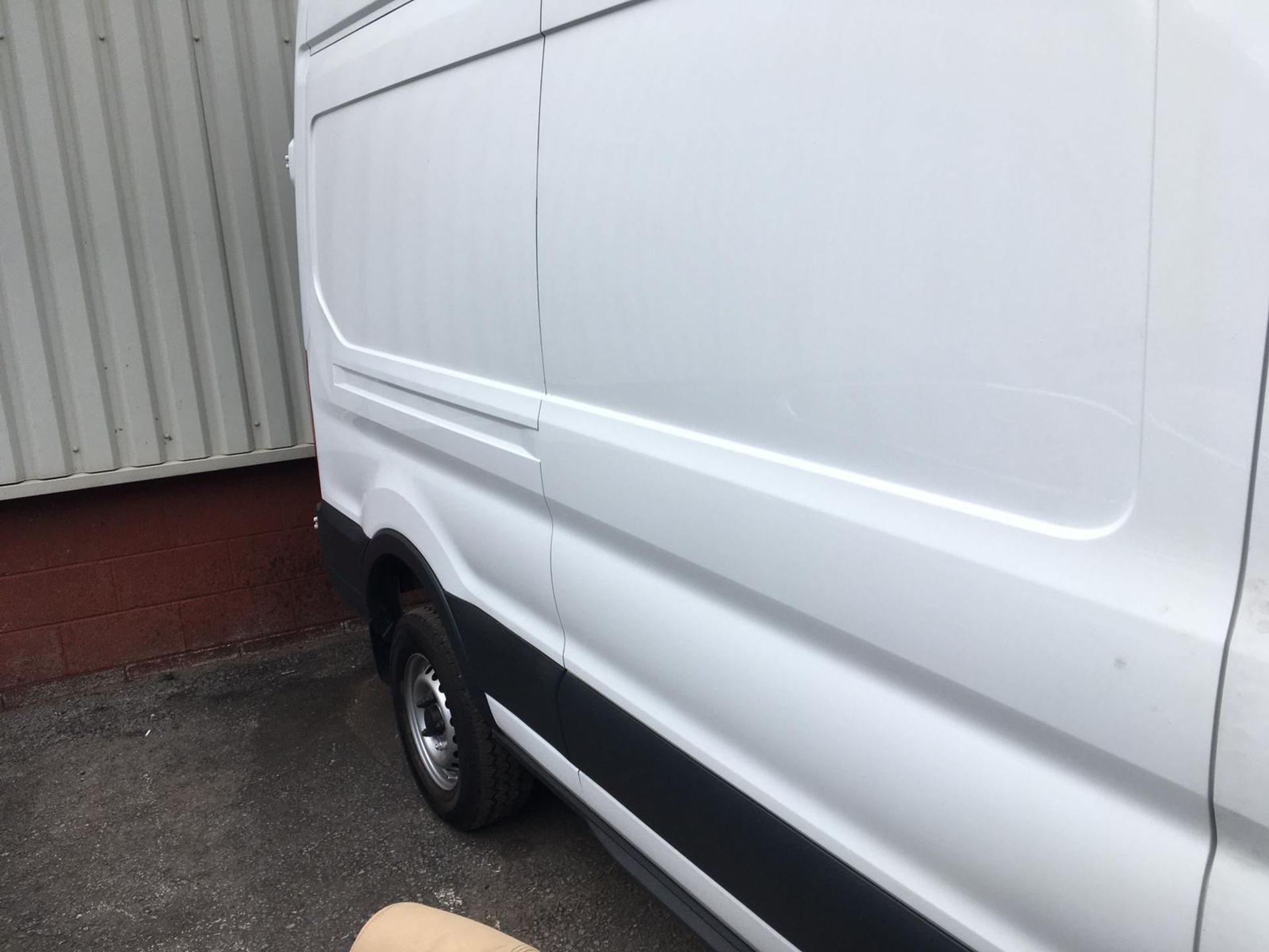 2017/17 REG FORD TRANSIT 350 L3H3 2.0 DIESEL WHITE PANEL VAN, SHOWING 1 FORMER KEEPER *NO VAT* - Image 8 of 17