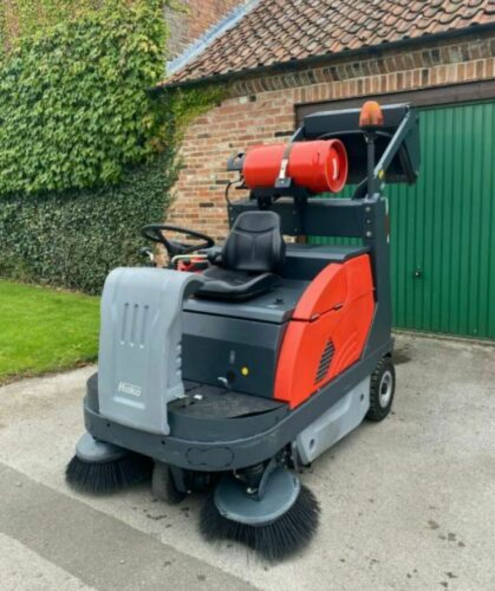 RIDE ON SWEEPER / COLLECTOR HAKO JONAS 1200V, GAS, ONLY 912 HOURS *PLUS VAT* - Bild 7 aus 8